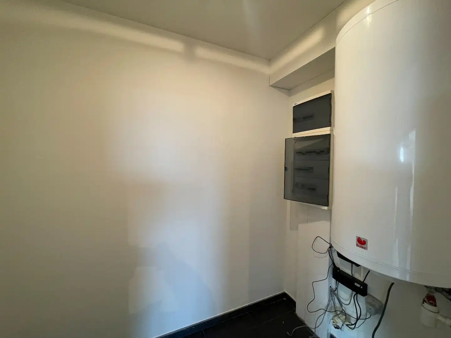 Instapklaar appartement met 2 slaapkamers en 2 terrassen te Roeselare  foto 6
