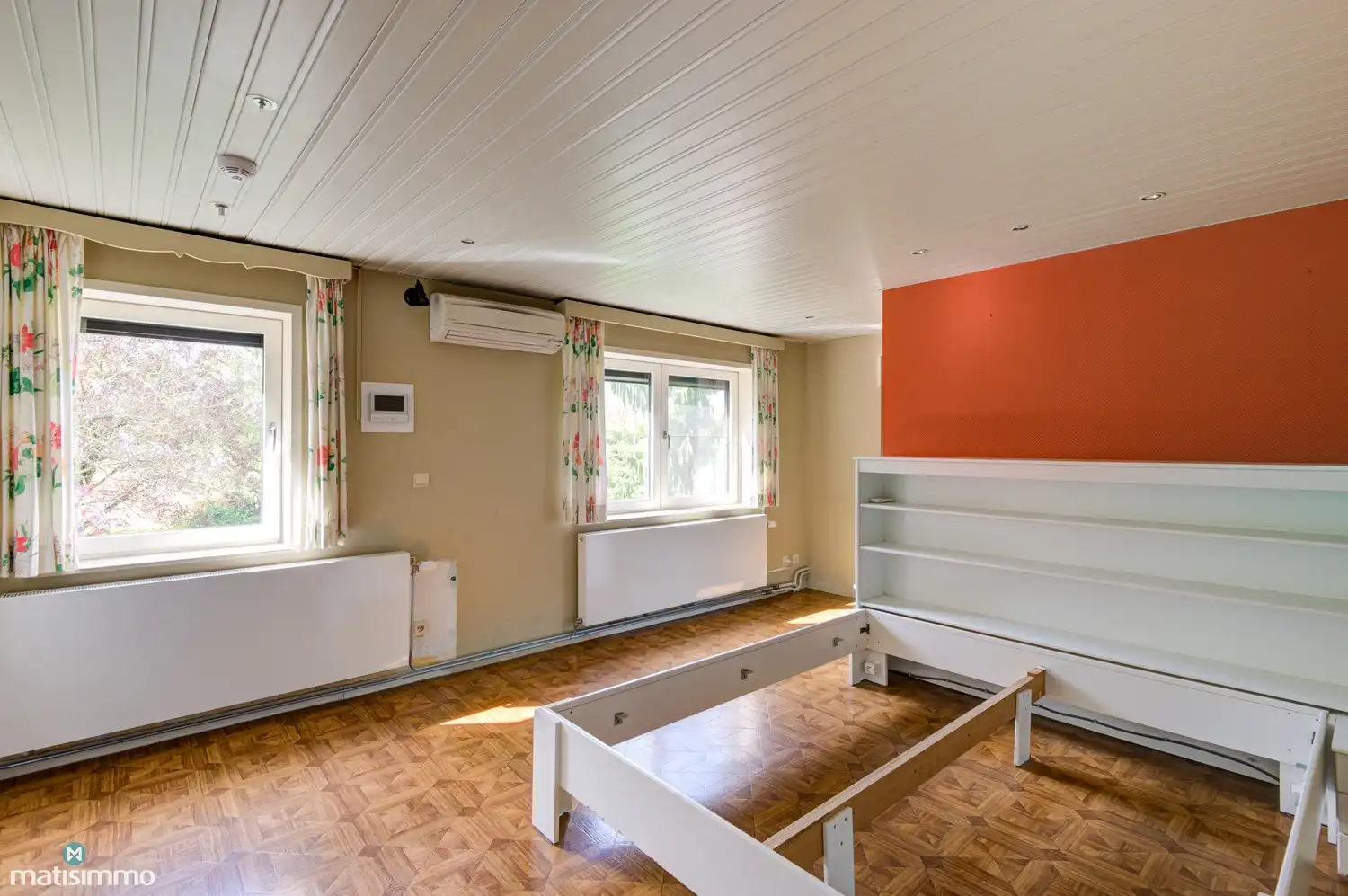 RUIME WONING MET 5 SLAAPKAMERS, INPANDIGE GARAGE EN WELLNESSRUIMTE OP EEN RUIM PERCEEL foto 25