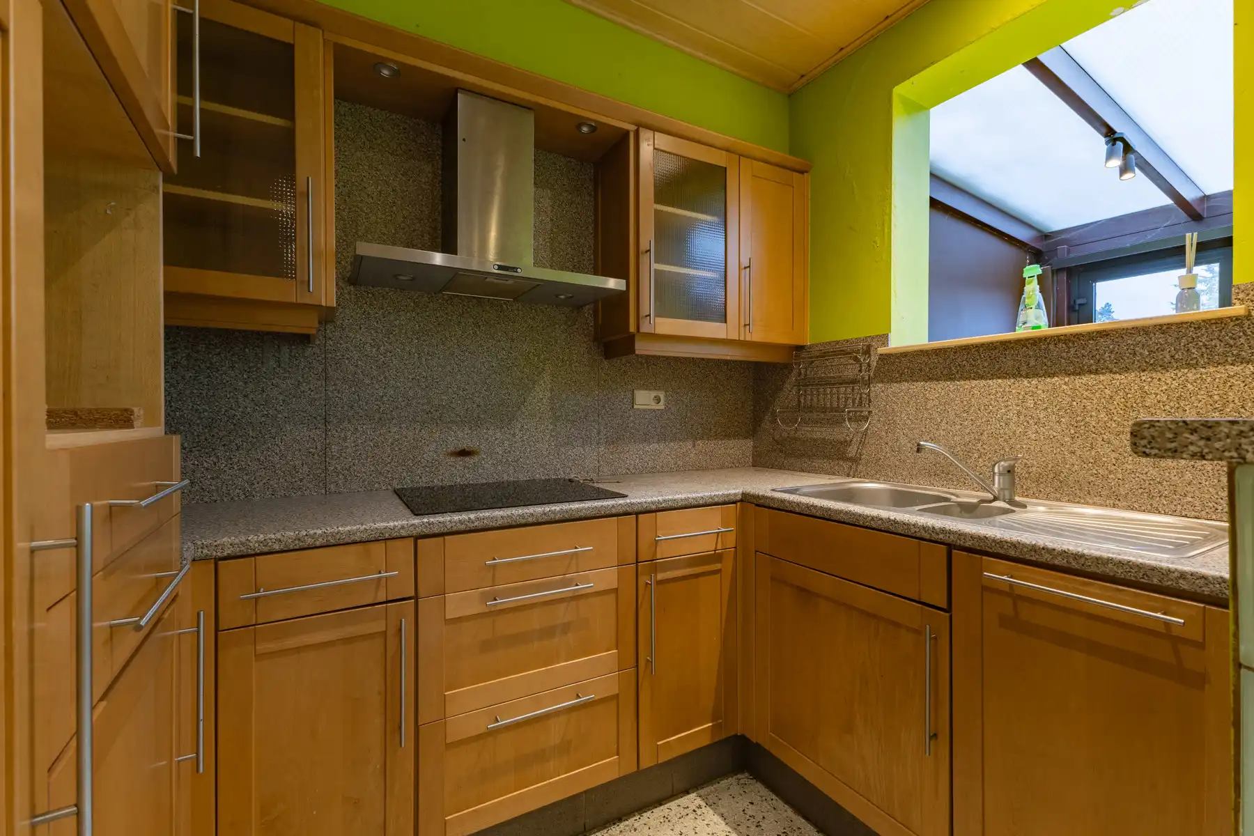 Ruime en gunstig gelegen woning met 3 slaapkamers en garage foto 9