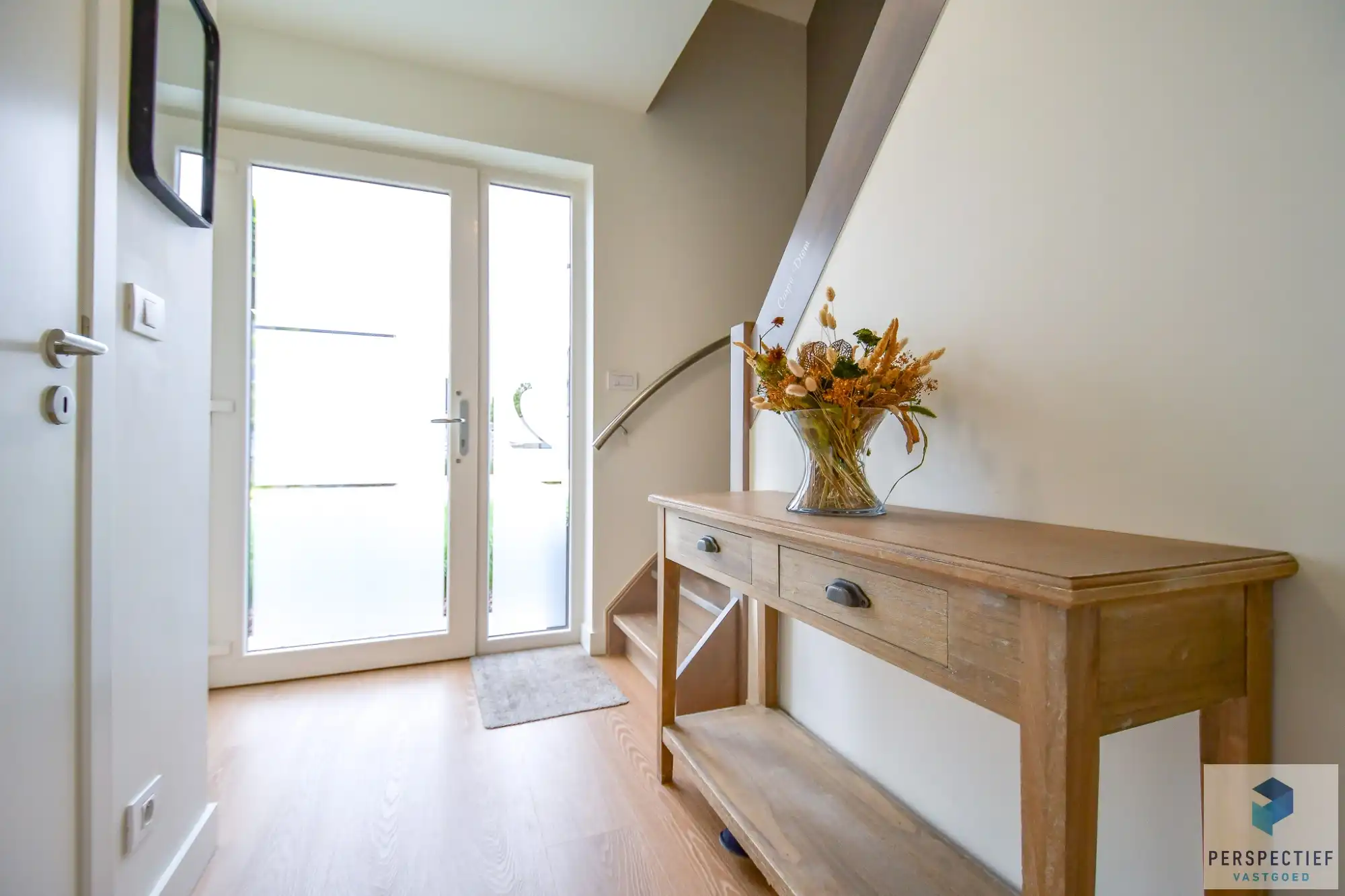 Moderne, veelzijdige gezinswoning met kantoorruimte en gezellige tuin foto 14