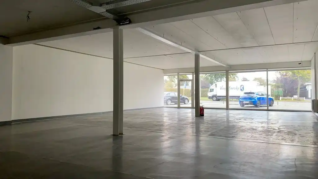 Baanwinkel te huur op zichtlocatie langs N9 in Lievegem foto 10