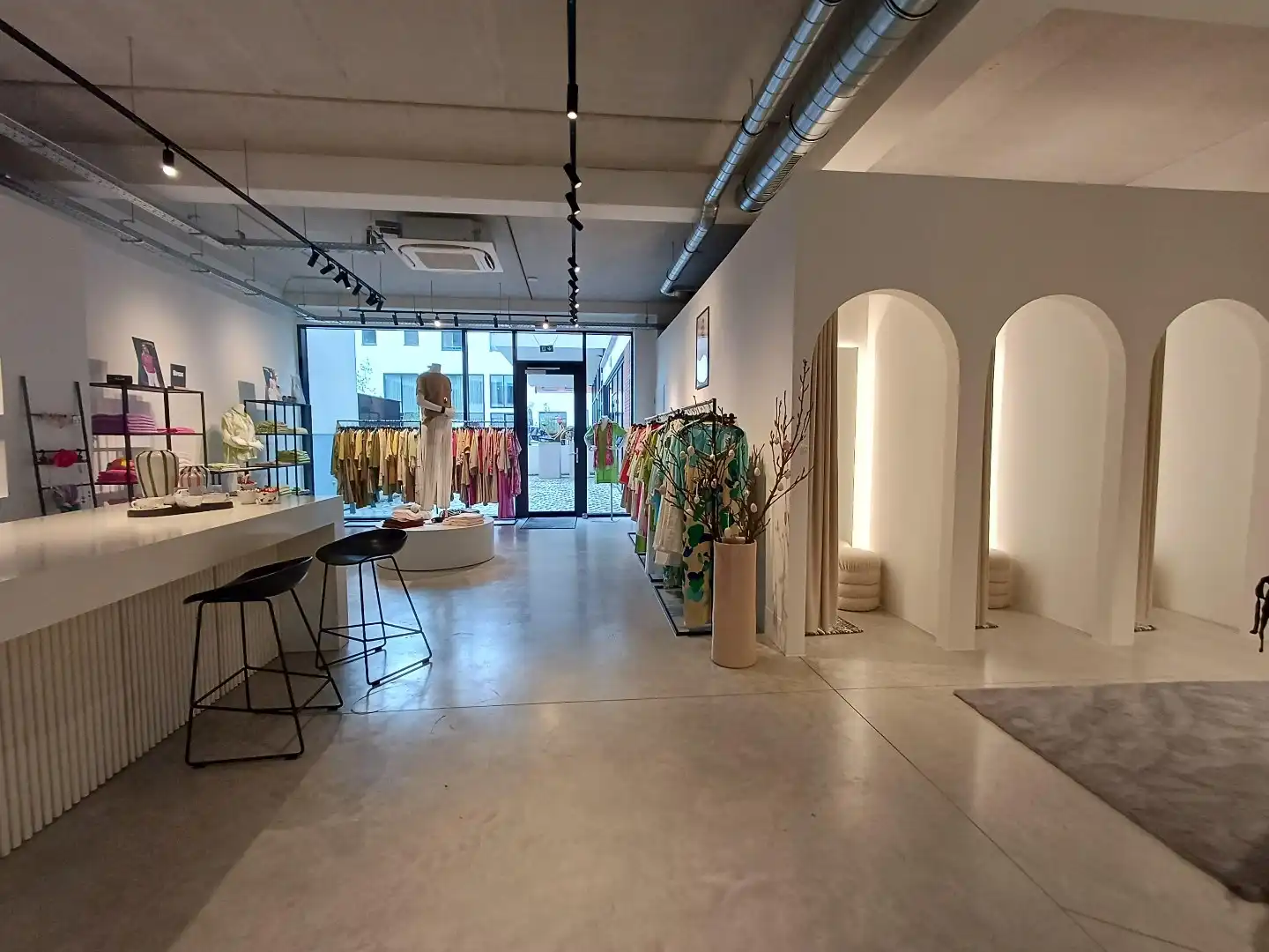 Commerciële ruimte te huur Oever 15 - - 2000 Antwerpen