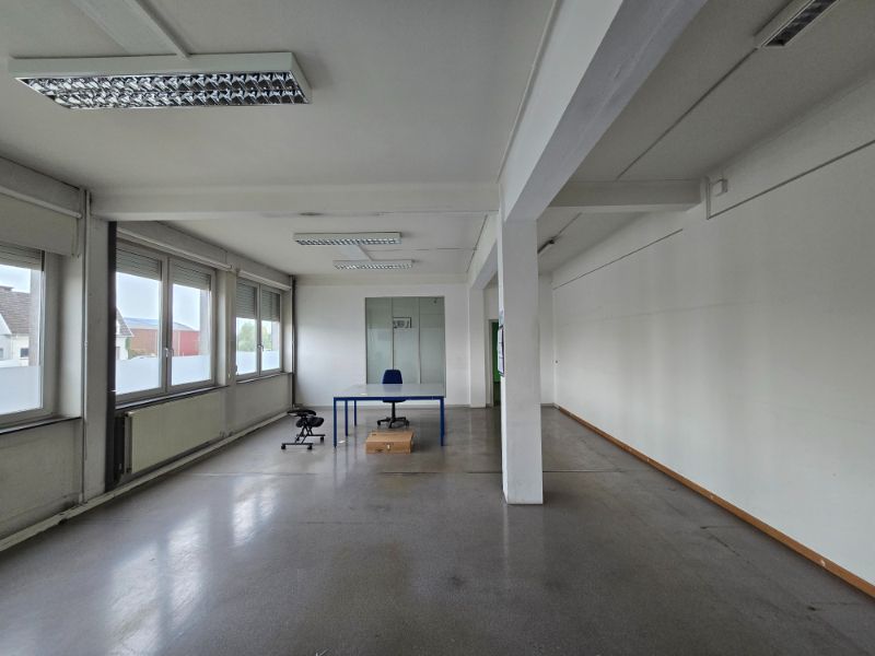 Magazijn met kantoren te huur foto 7