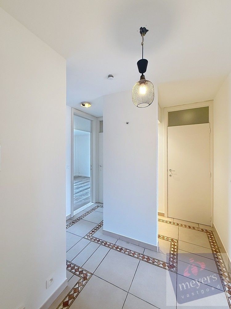 Ruim appartement met 2 slaapkamers en garage foto 2