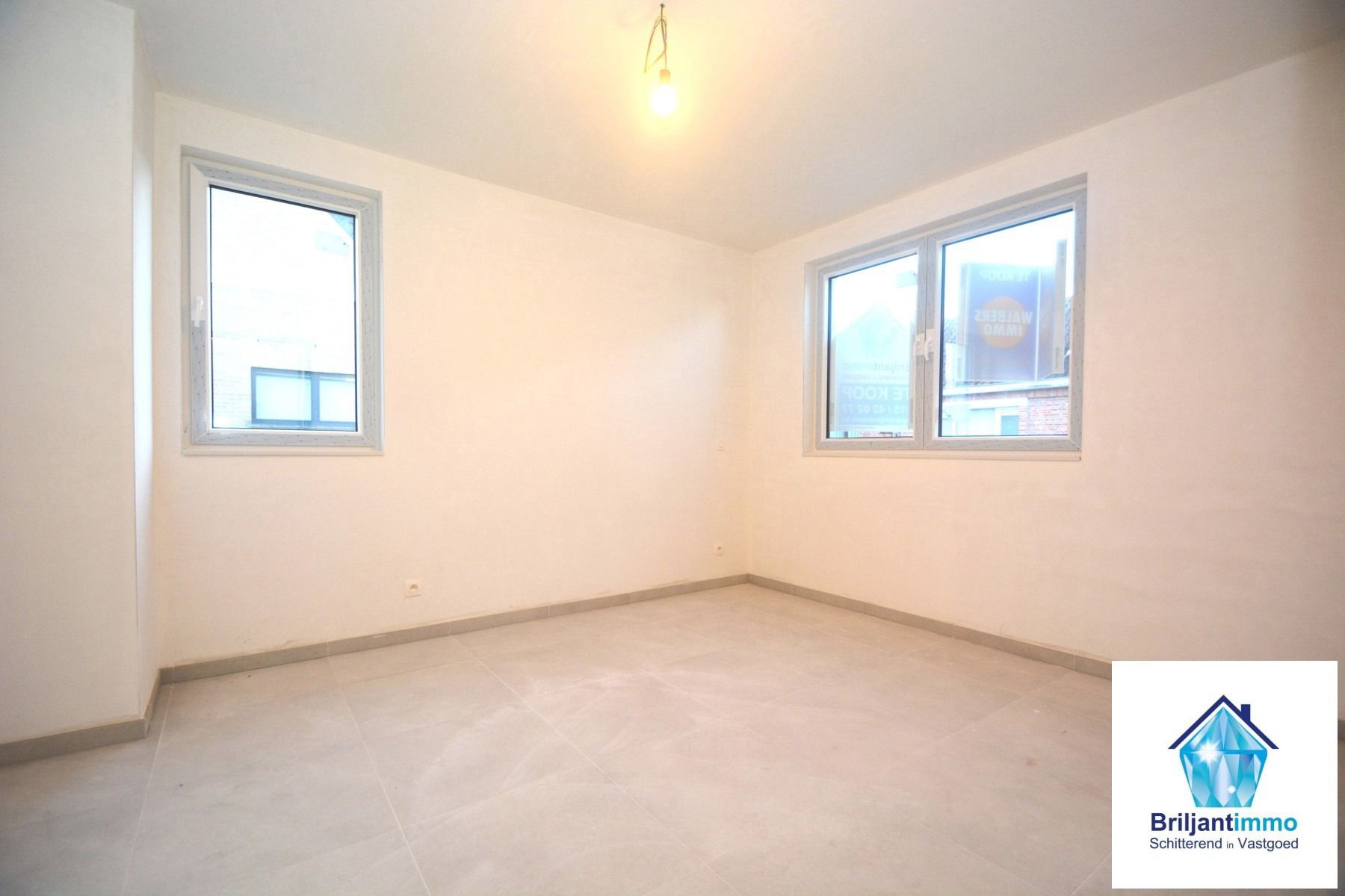 KLAAR BIJ AKTE Ruim 2 slpkmr app 93m² incl carport+ berging foto 20