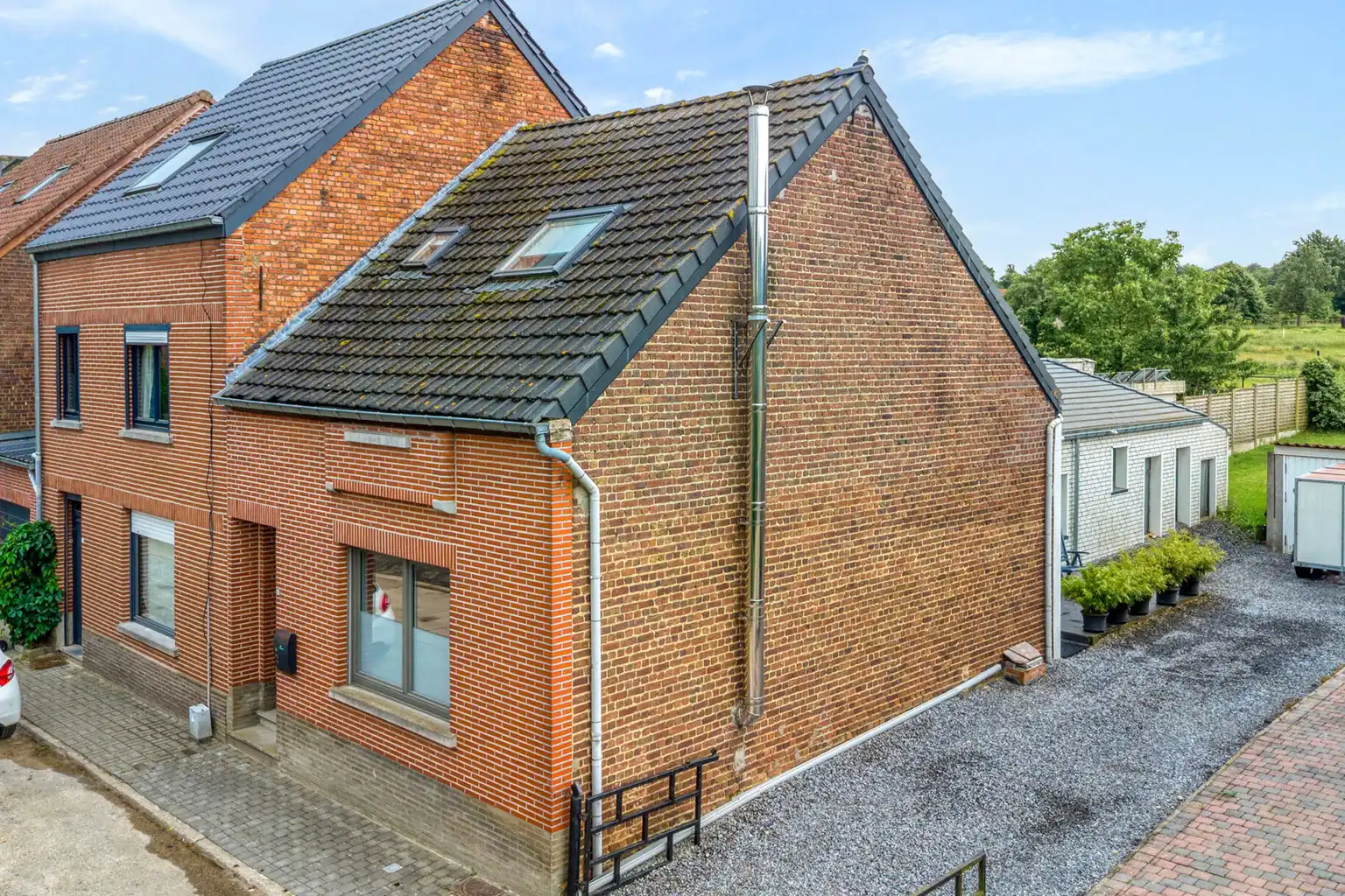 Instapklare woning in doodlopende straat te Vertrijk foto 4