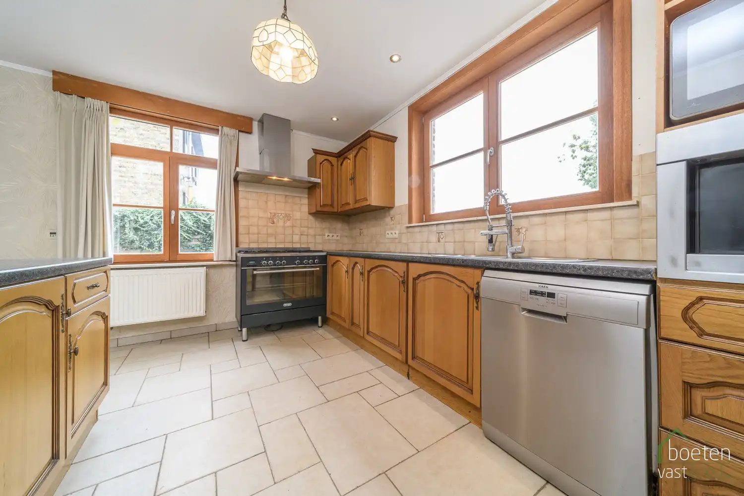 DE PANNE: Gezinswoning met 4 slaapkamers (waarvan 1 gelijkvloers), bureauruimte, 2 badkamers en tuin op 1.250m² totale grondopp. foto 8