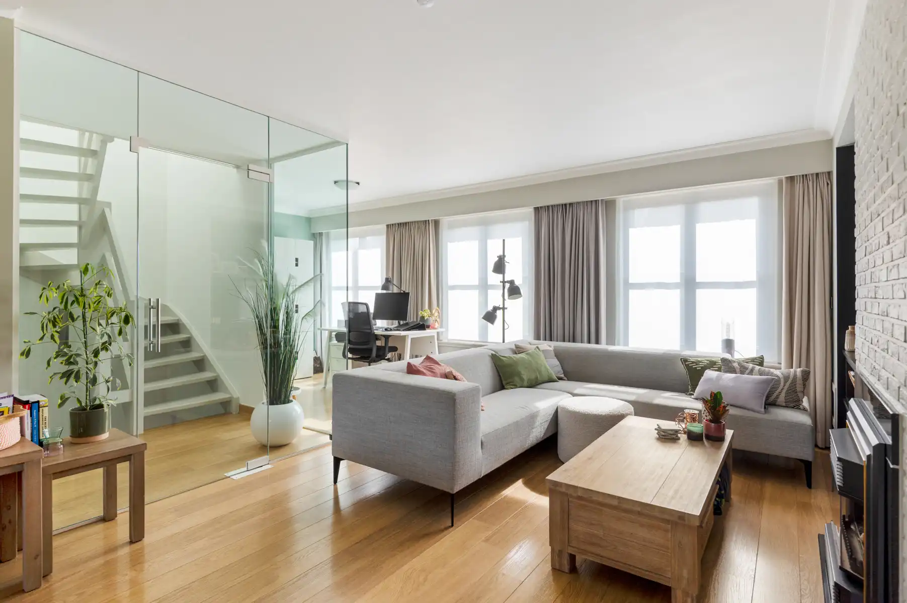 Een bel-etage met een verhaal op elke verdieping foto 10