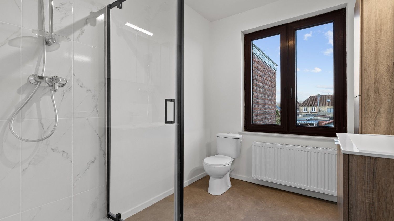 Volledig gerenoveerde woning met 3 slaapkamers en tuin. foto 13