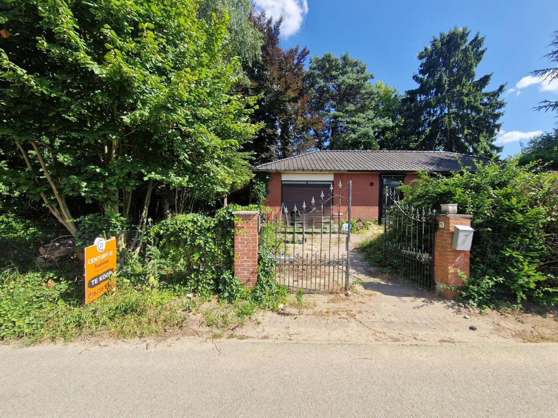 Hoofdfoto van de publicatie: Gelijkvloerse, te renoveren woning op 10 are 