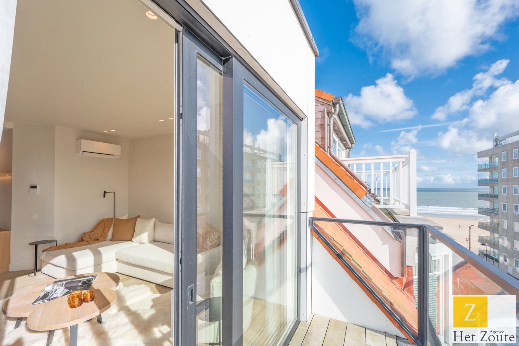 Nieuwbouw penthouse met terras - zicht op approach en zee foto 4