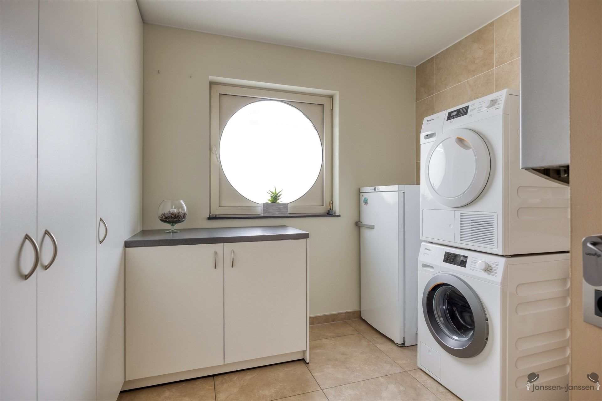 Ruim drie slaapkamer appartement  foto 12