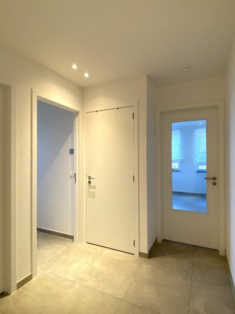 INSTAPKLAAR APPARTEMENT MET 2 SLPKS TERRAS | STAANPLAATS EN GARAGE foto 6