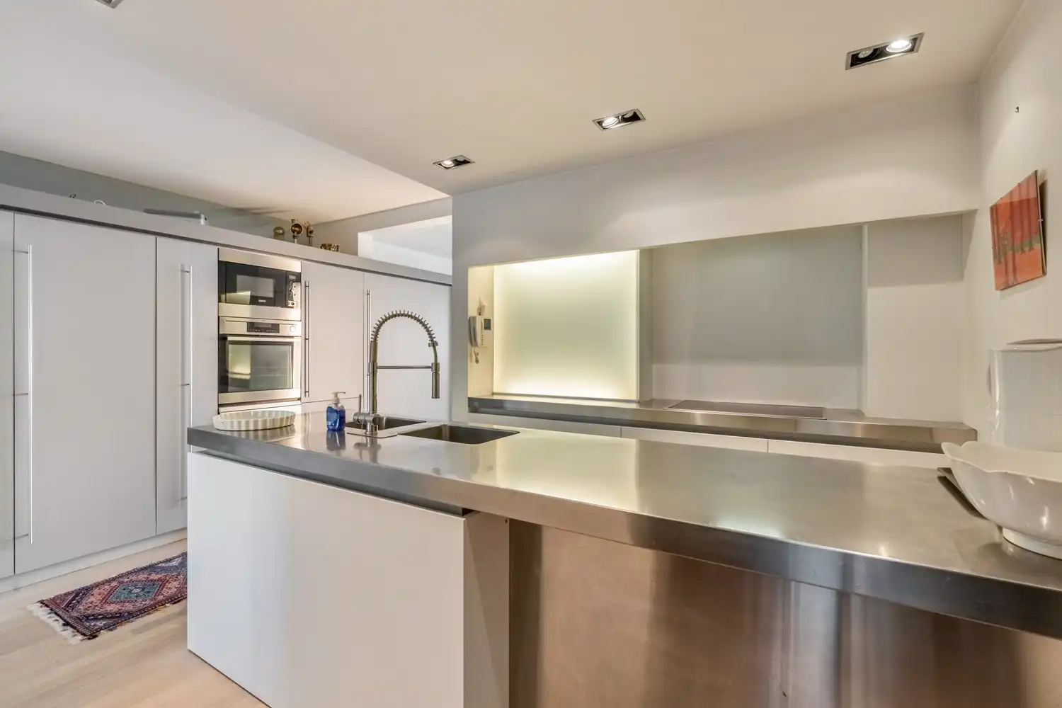 Ruim, modern en gelijkvloers appartement met 3 slaapkamers, een groot terras, 2 autostaanplaatsen en 2 kelders te centrum Leuven! foto 7