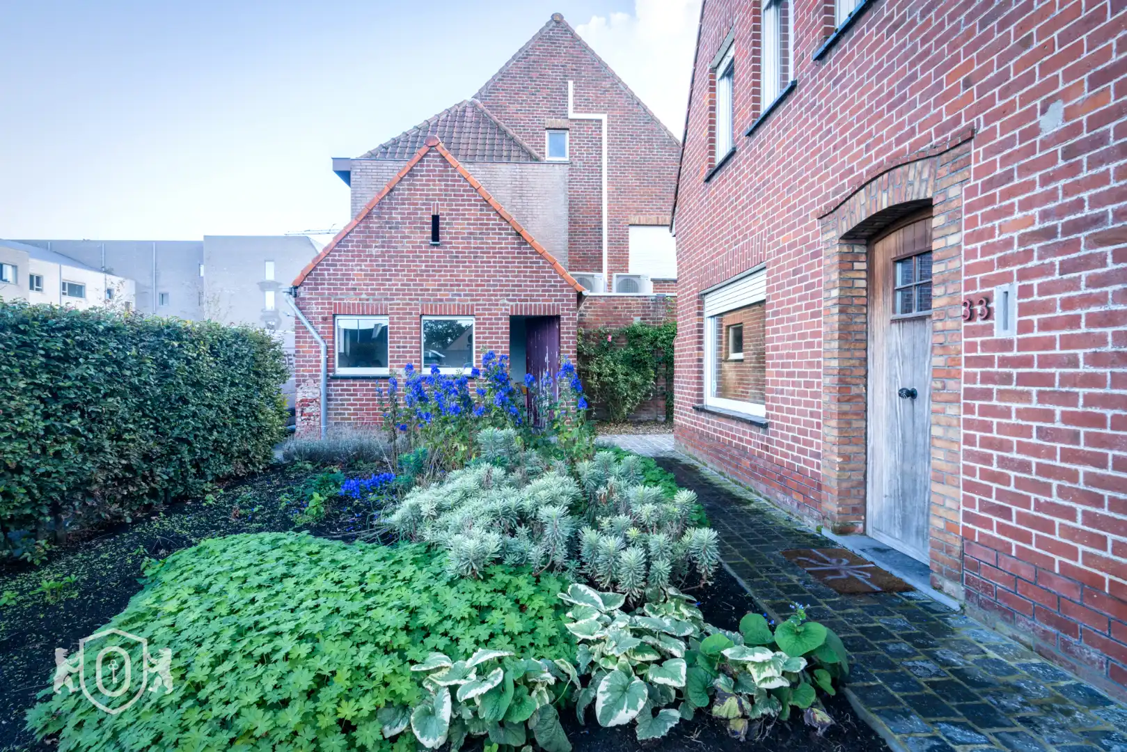 Vrijstaande 3-slpkr woning met tuin & bijgebouwen foto 3
