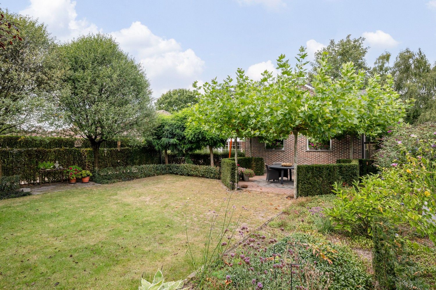 Ruime gezinswoning op breed en groot perceel van 1122m² foto 34