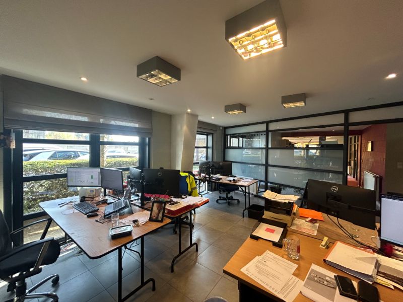 Functioneel bedrijfsgebouw voorzien van kantoor- en magazijnruimte met buitenopslag foto 15