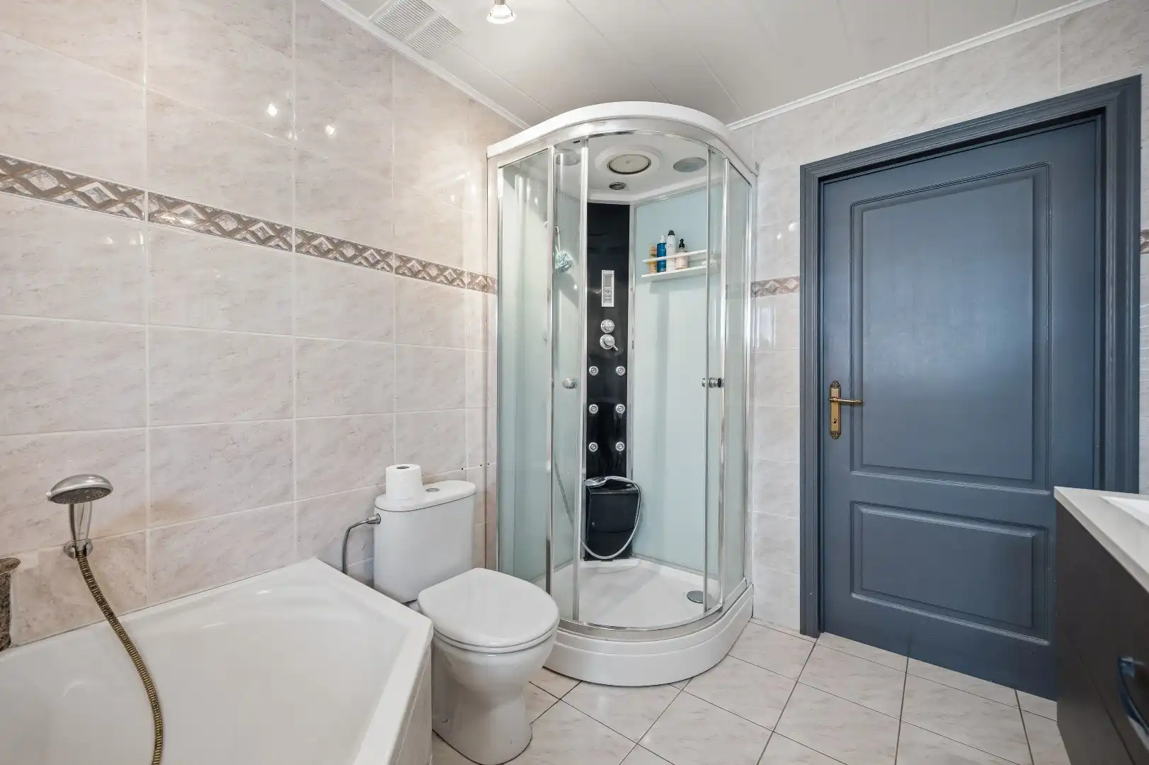 Ruime instapklare duplex met 3 slpks en praktijk- / hobbyruimte van 55m² foto 16
