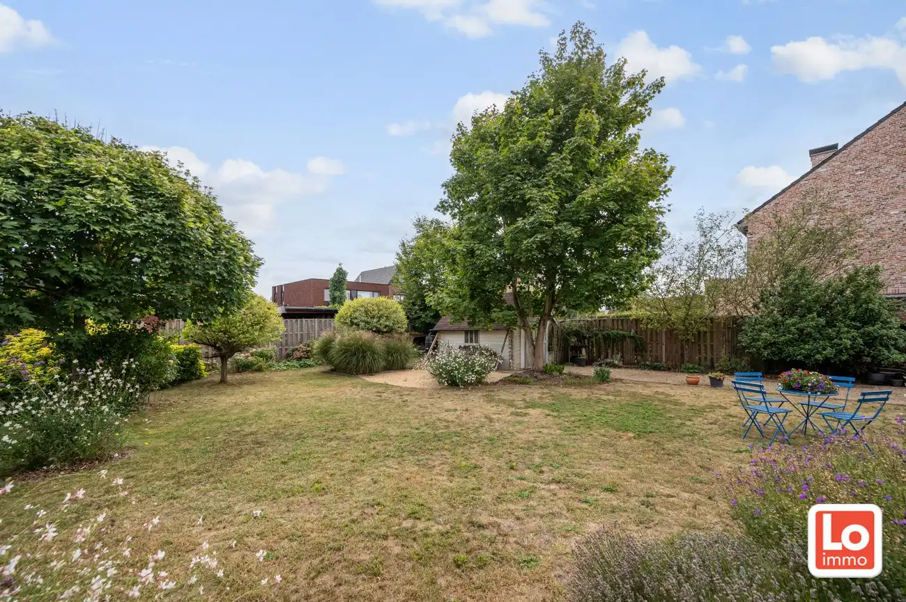 Degelijke, ruime en lichtrijke open woning met inpandige garage op een rustige locatie en toch vlakbij&nbsp; het centrum van het bruisende Lochristi! foto 22