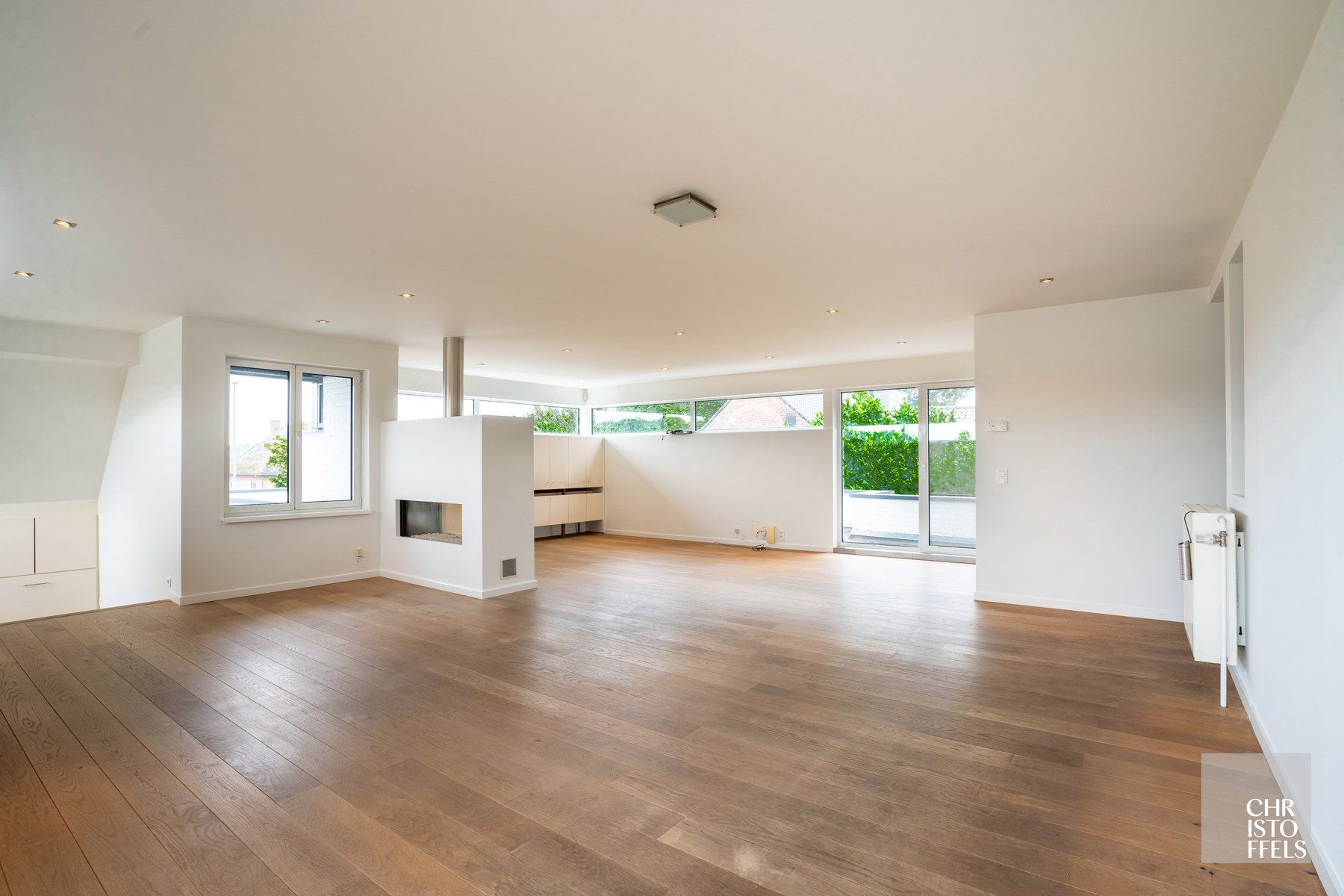 TE HUUR - Penthouse (186 m²) met privé tuin en terras in Zutendaal! foto 3