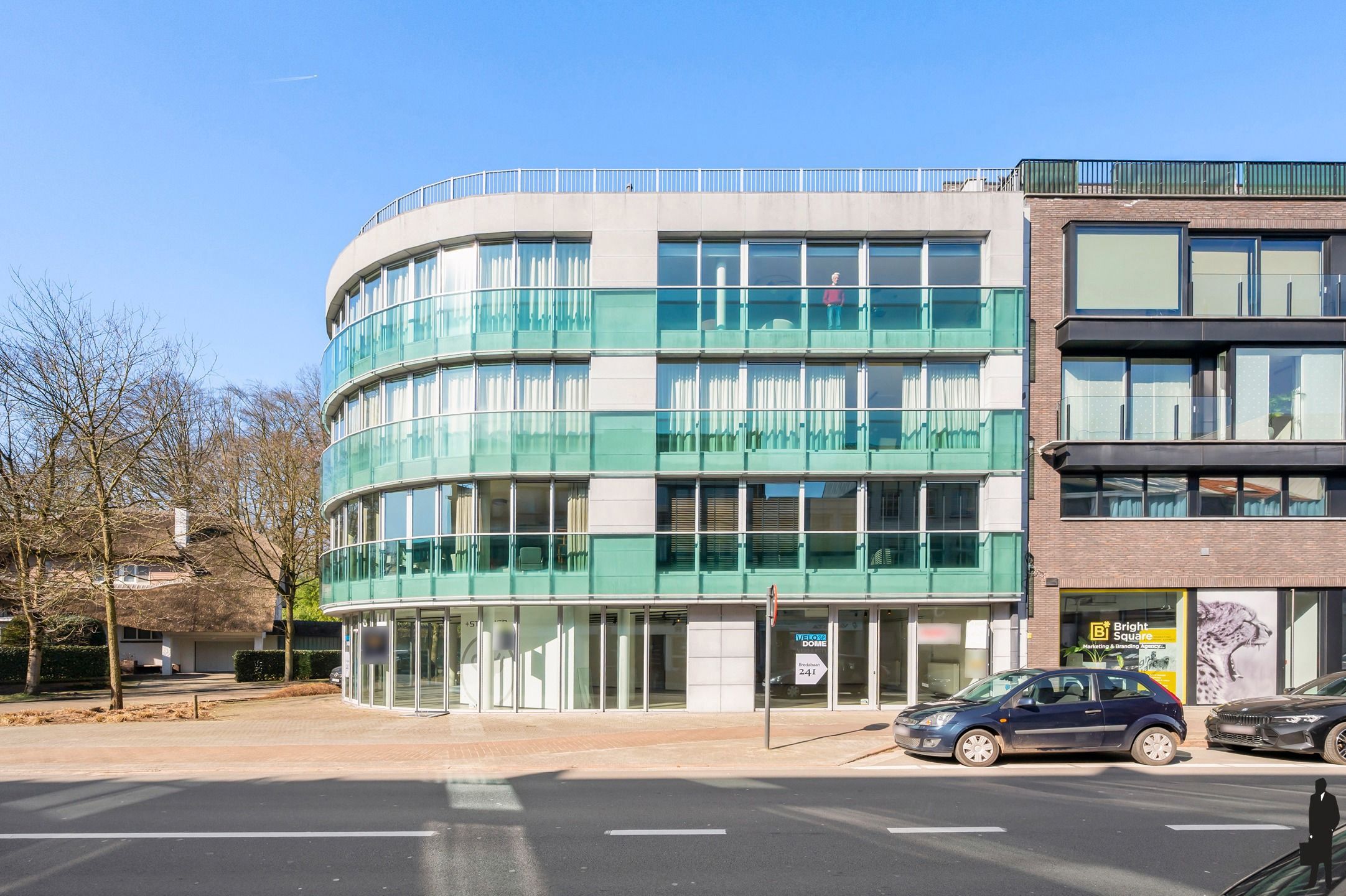 Handelsglv van ca. 327m² in het centrum van Brasschaat ! foto {{pictureIndex}}