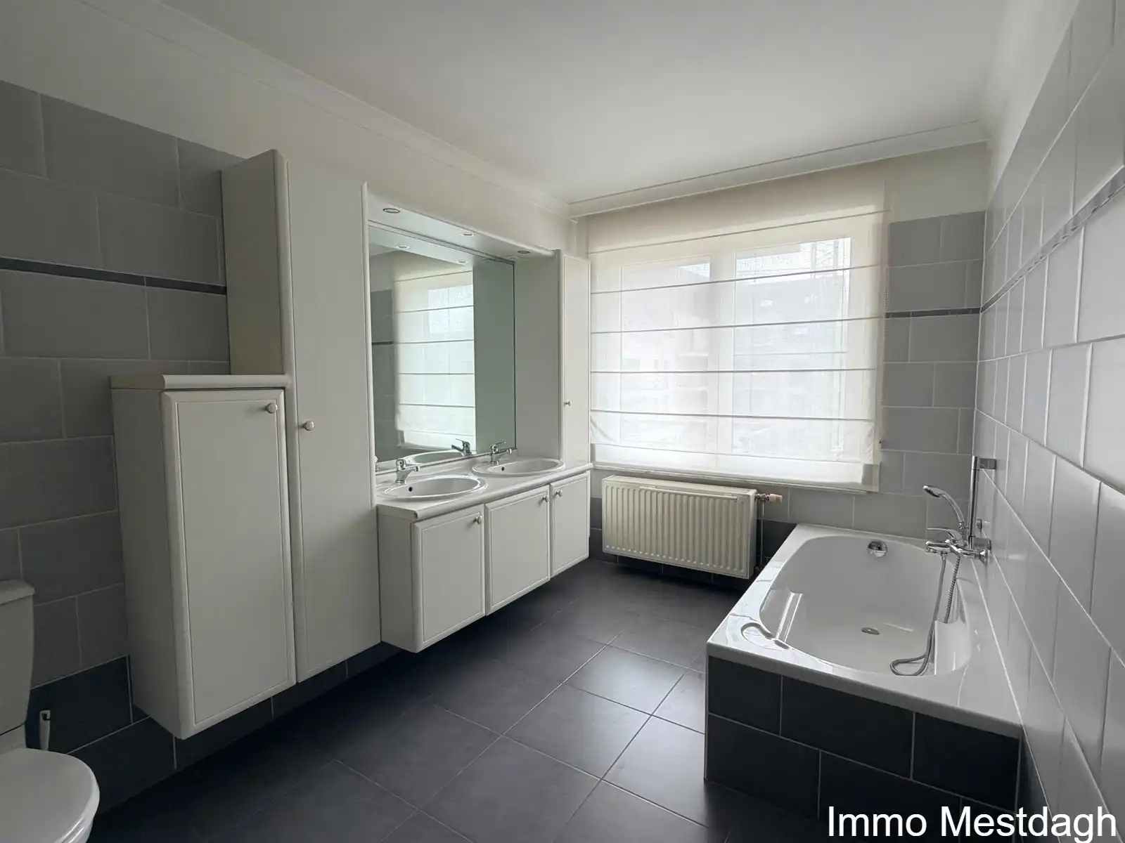 Lichtrijk en ruim appartement met 3 terrassen en autostaanplaats in het centrum van Diest foto 27
