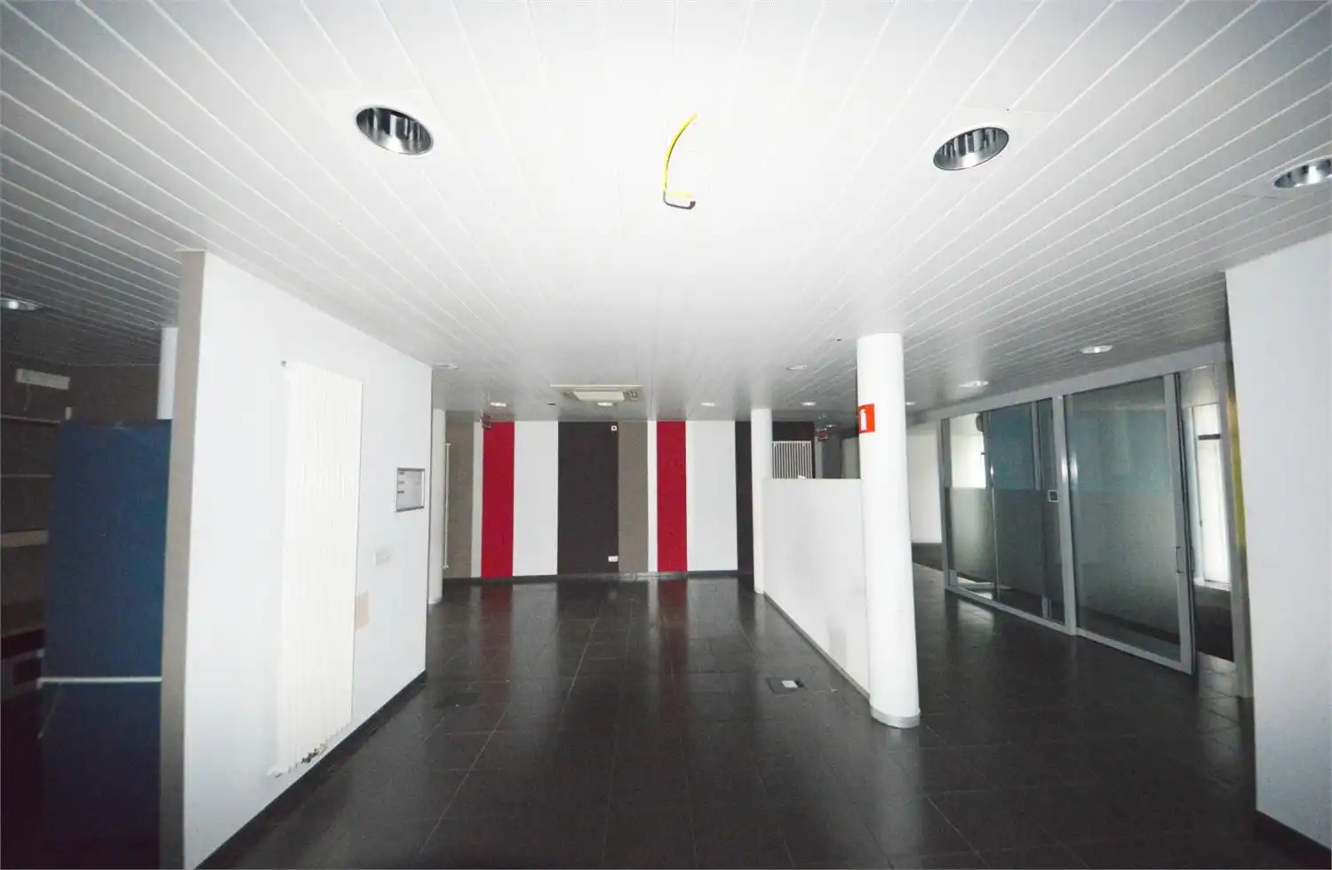 MODERN COMMERCIEEL GELIJKVLOERS 400 M2 OPTIONELE PARKING foto 7