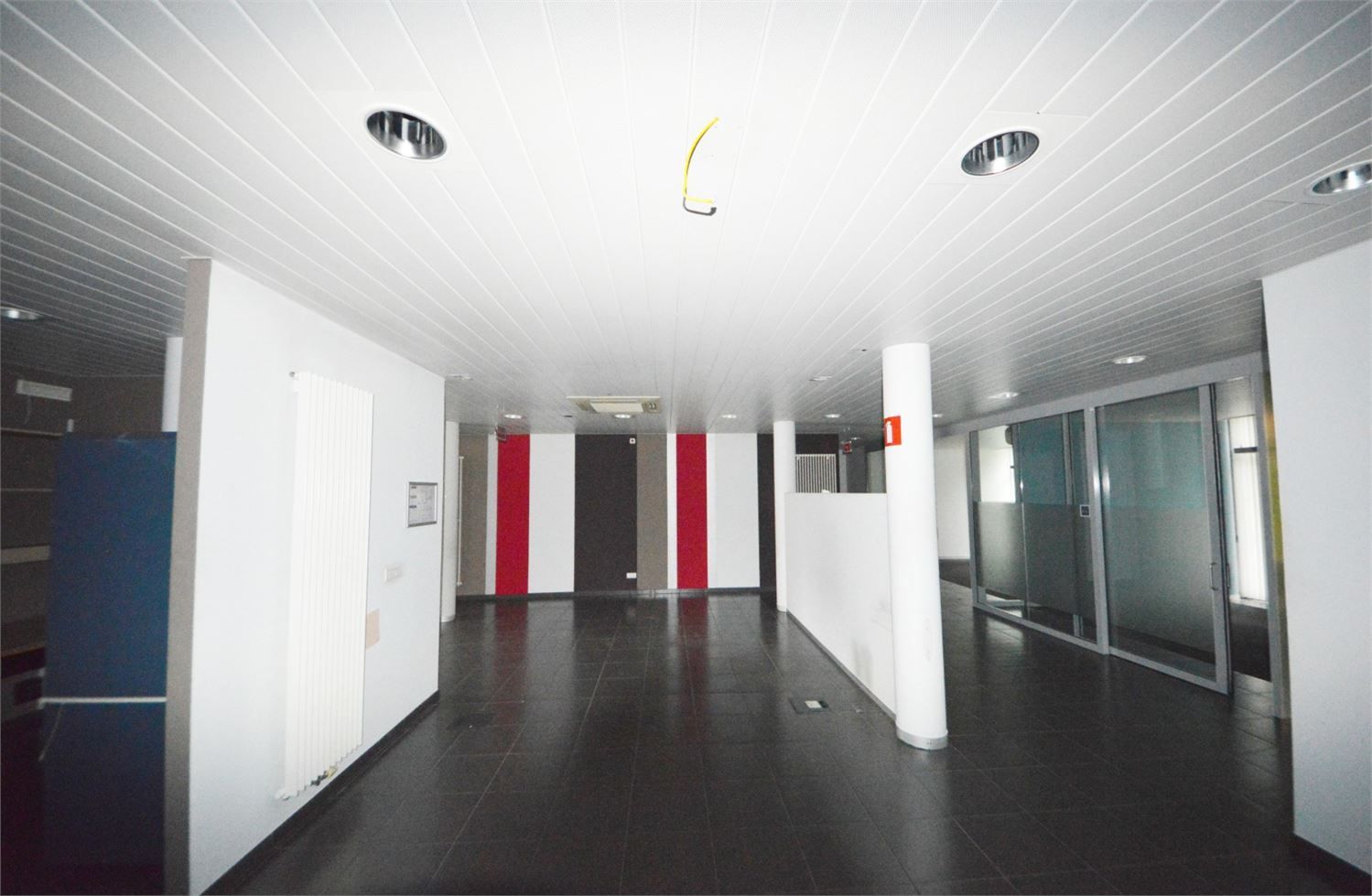 MODERN COMMERCIEEL GELIJKVLOERS 400 M2 OPTIONELE PARKING foto 7