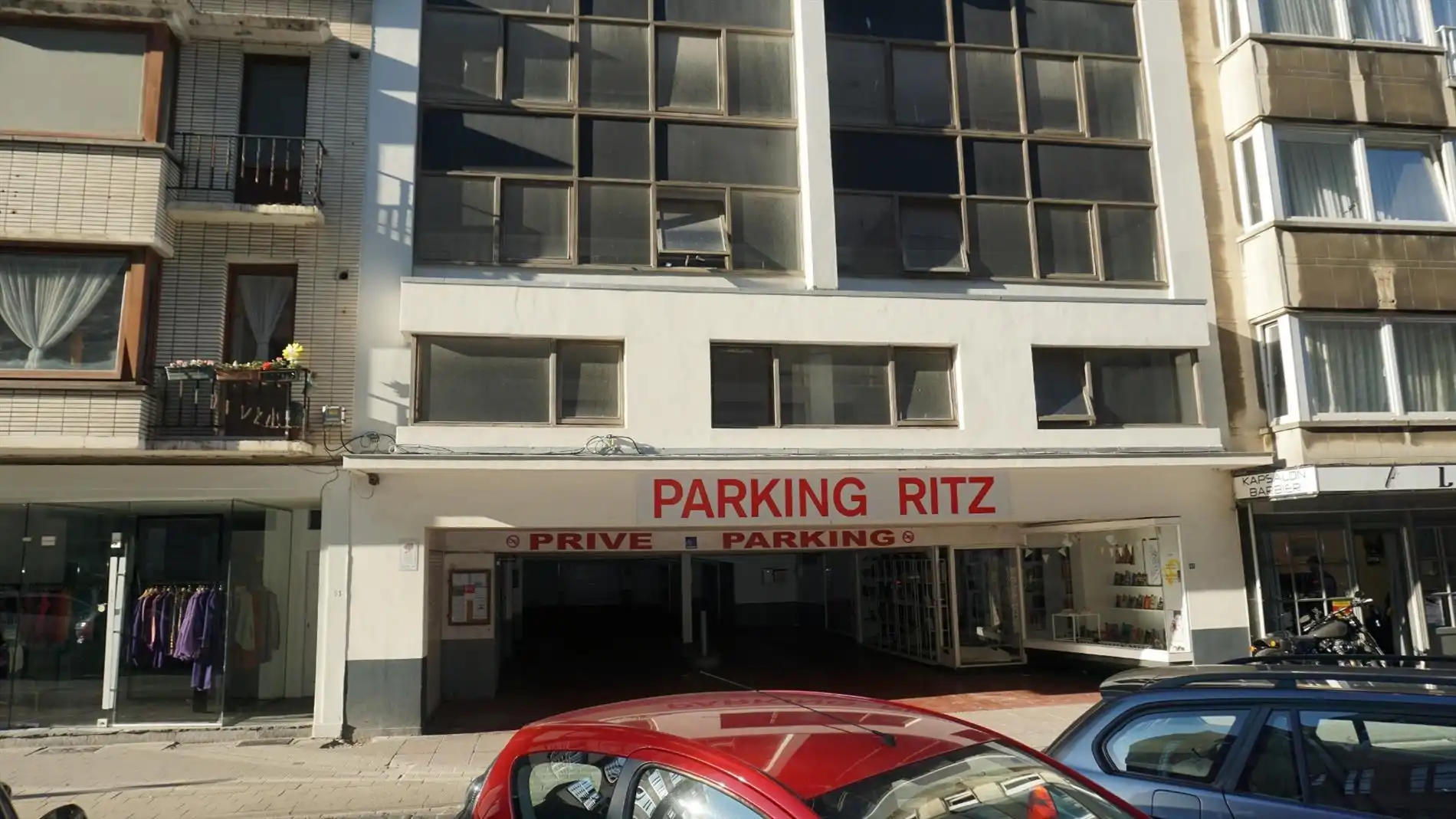 GARAGE BOX  OP TOPLIGGING - CENTRUM OOSTENDE ! foto {{pictureIndex}}