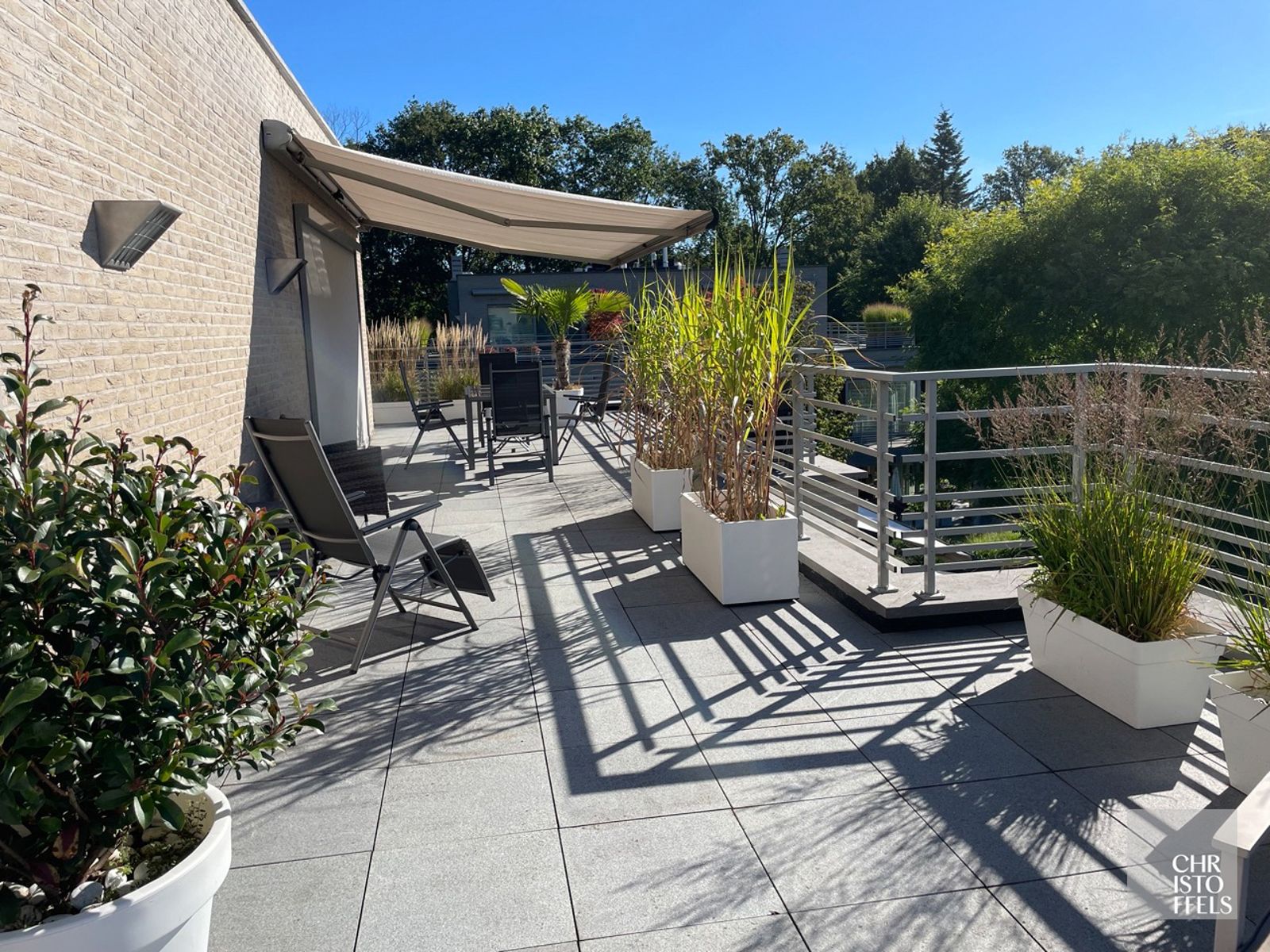 Exclusief penthouse (230m²) met omringend terras (200m²), buitenzwembad en fitnessruimte!  foto 6