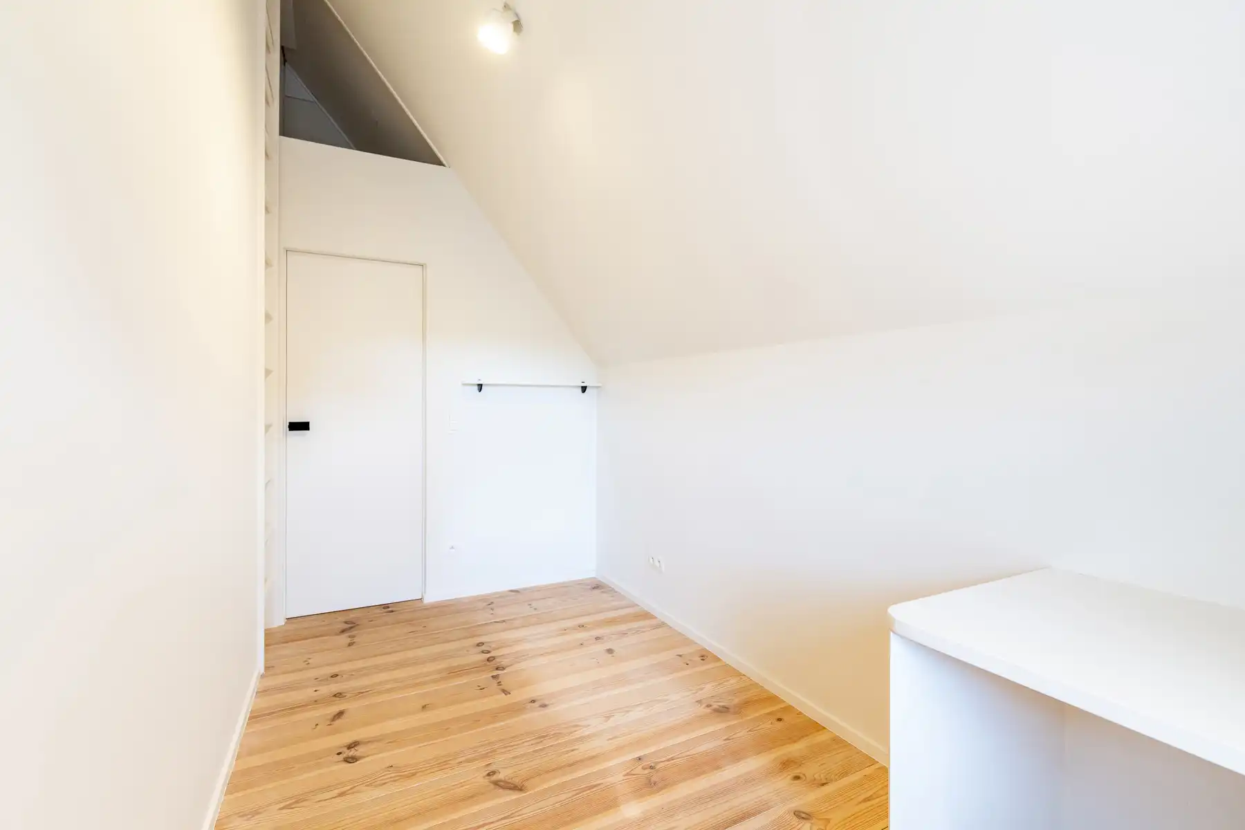 Volledig vernieuwde, gezellige ongemeubelde woning foto 19