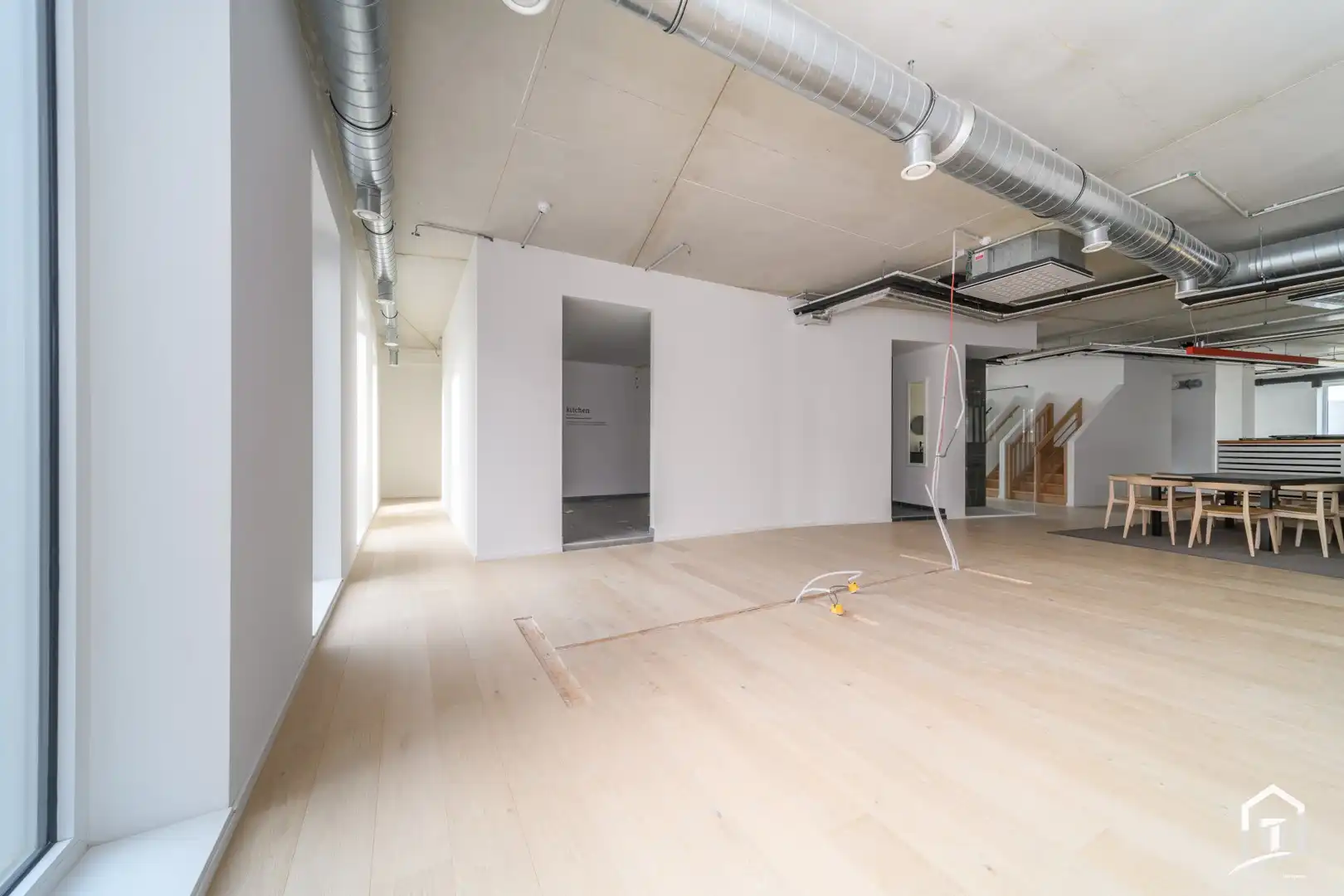 Instapklare kantoorruimte met toonzaal en hoogwaardige afwerking in Sint-Pieters-Leeuw foto 4