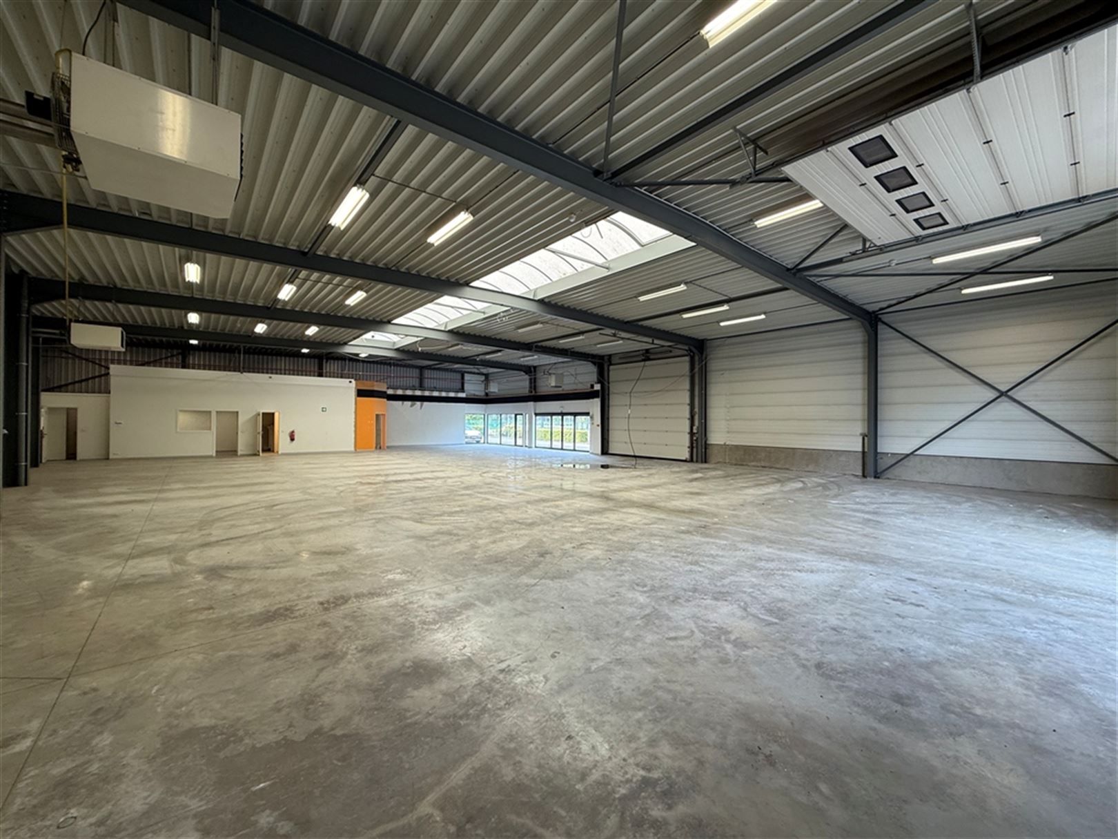 Showroom/Magazijn te Lommel foto 5