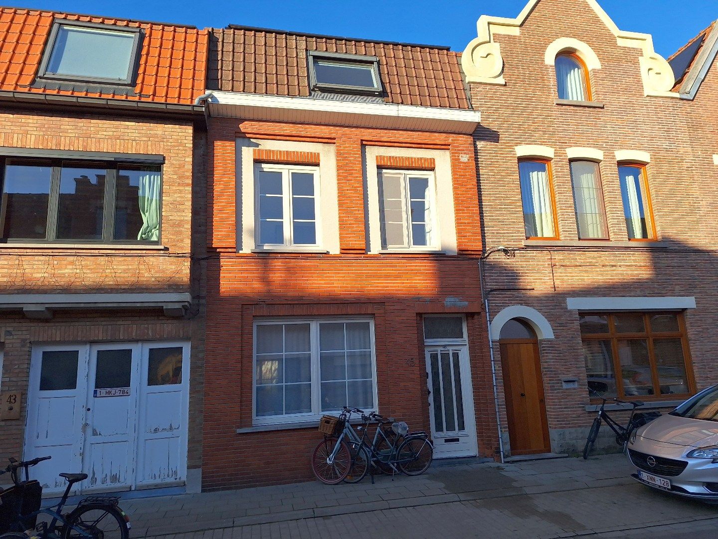 Gerenoveerde instapklare woning met terras en tuin foto {{pictureIndex}}