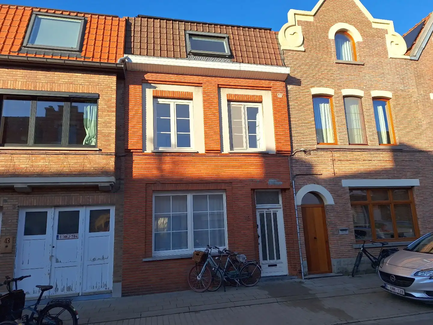 Gerenoveerde instapklare woning met terras en tuin foto 2