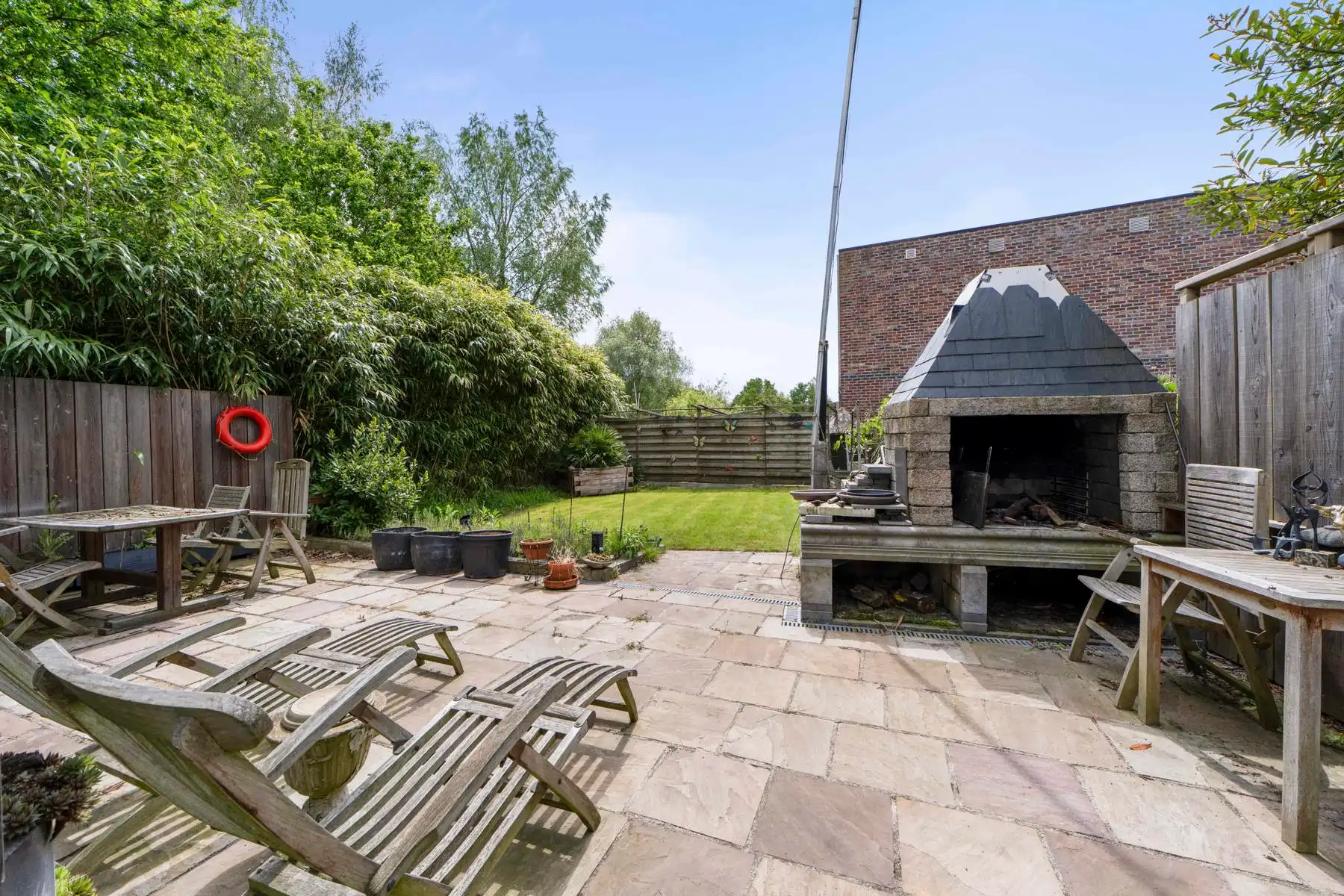Stijlvolle, instapklare woning met moderne afwerking en gezellige tuin in Genk foto 19