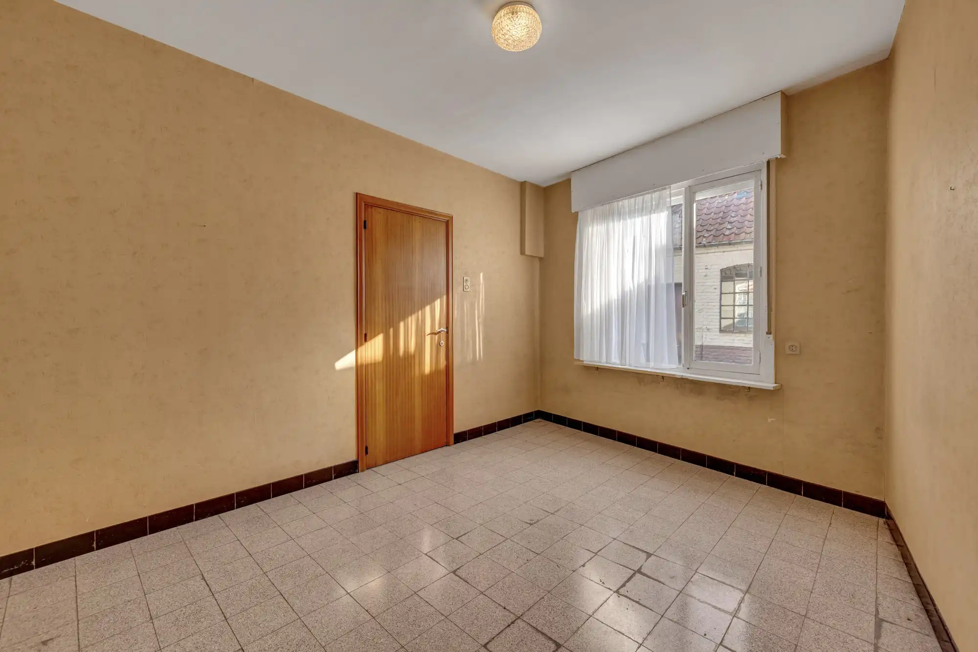Te renoveren woning met tal van mogelijkheden foto 11