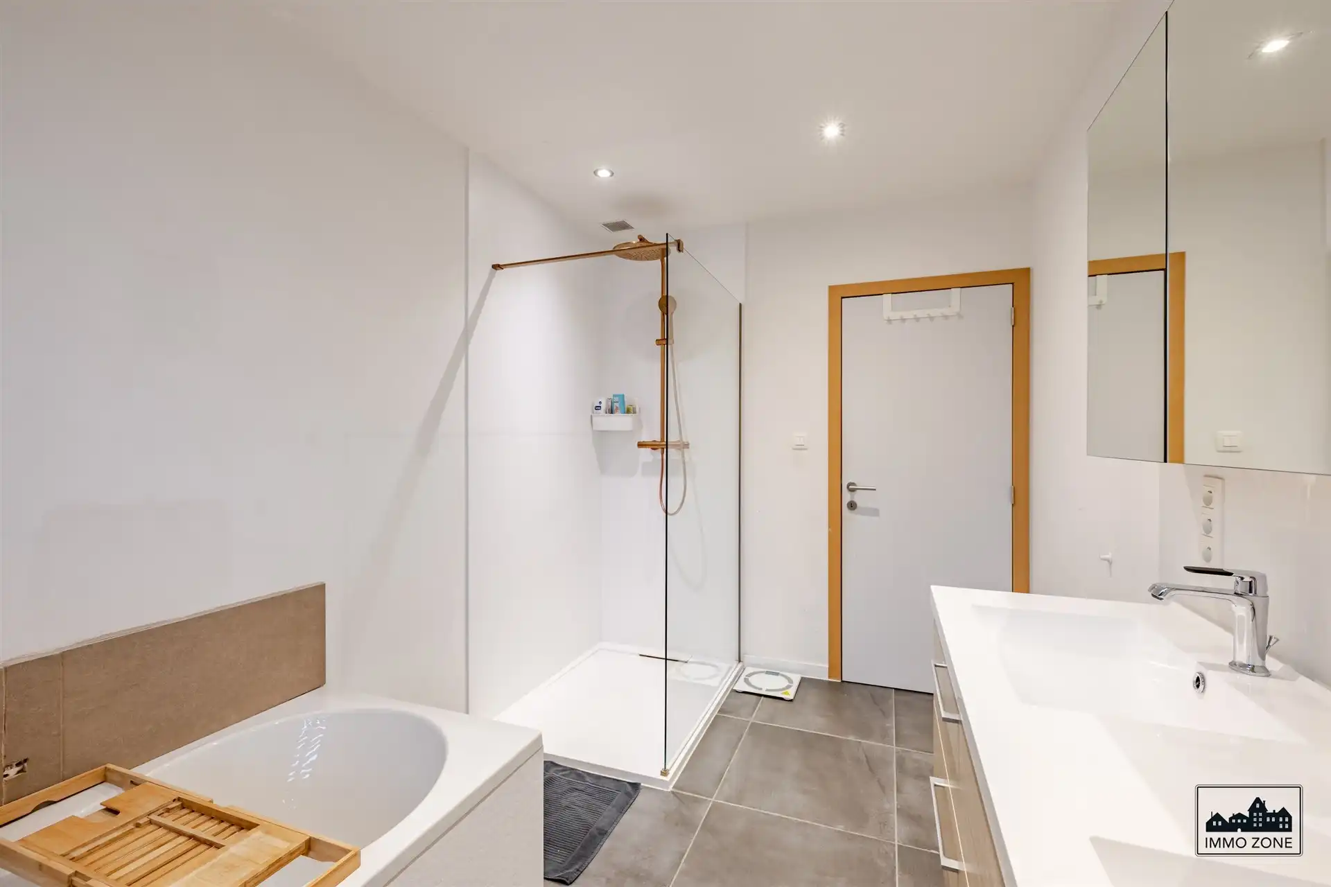 Grote, afgewerkte woning in doodlopende straat te Hamme! foto 16