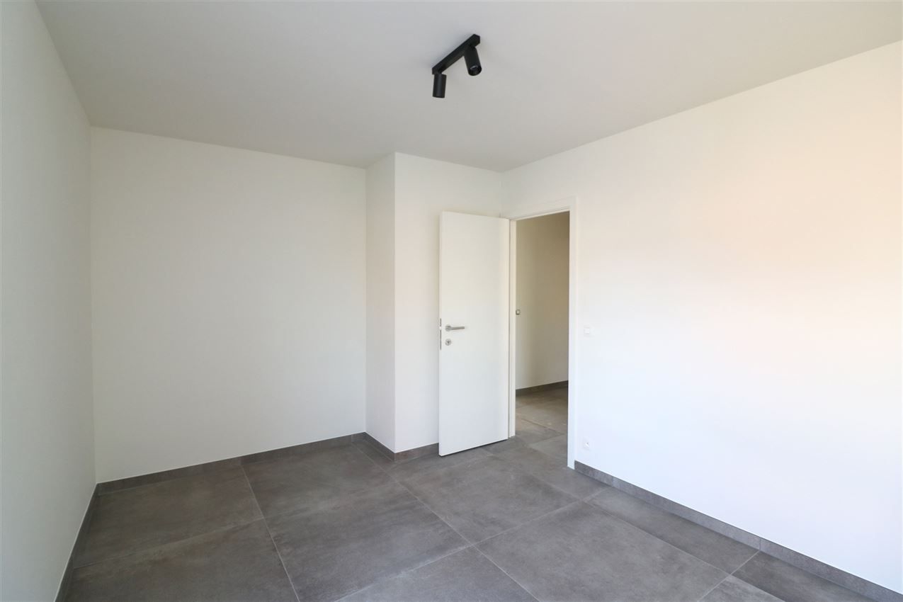 Prachtige nieuwbouwwoning met 4 slpk. met gusntige ligging foto 16