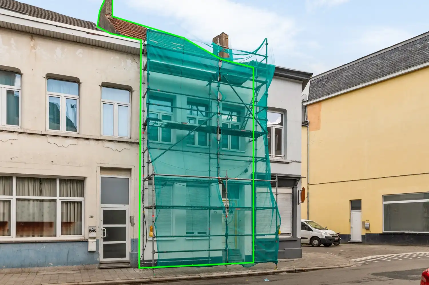 Huis op centrale locatie met veel potentieel! foto {{pictureIndex}}