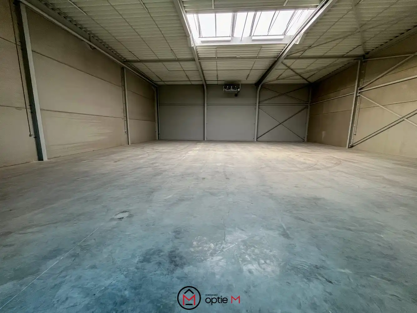 Centraal gelegen KMO-unit met sanitair/verwarming/airco in Hasselt te huur foto {{pictureIndex}}