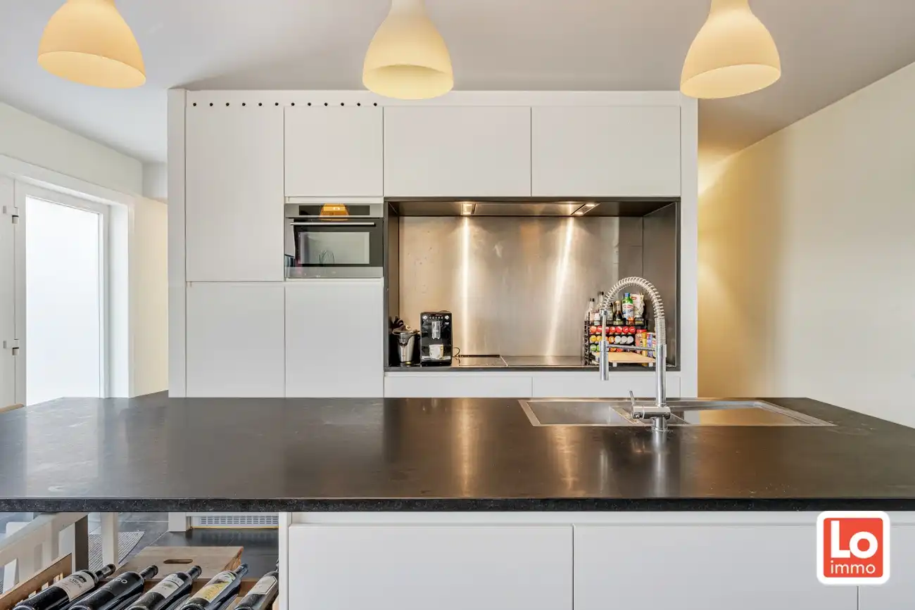 Instap klaar appartement met afzonderlijke garage op een gemakkelijk bereikbare locatie nabij  het centrum van Lochristi! foto 3
