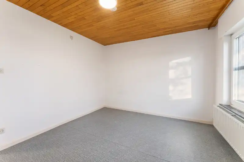 WONING MET  GROTE LOODS MET geintegreerde STUDIO foto 12