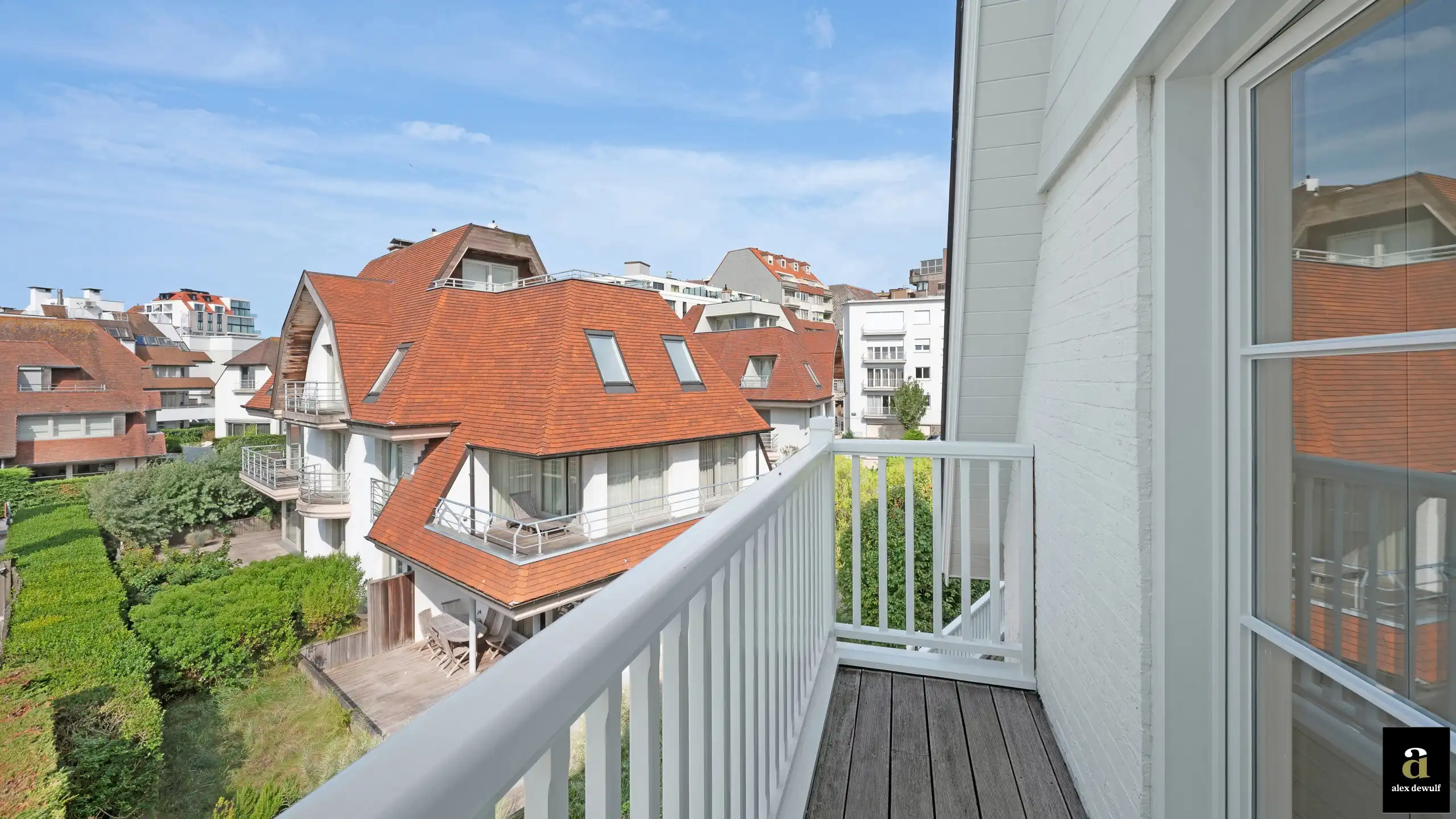 Stijlvol luxeappartement met veel lichtinval, op wandelafstand van het strand in de Bayauxlaan in Knokke. foto 10