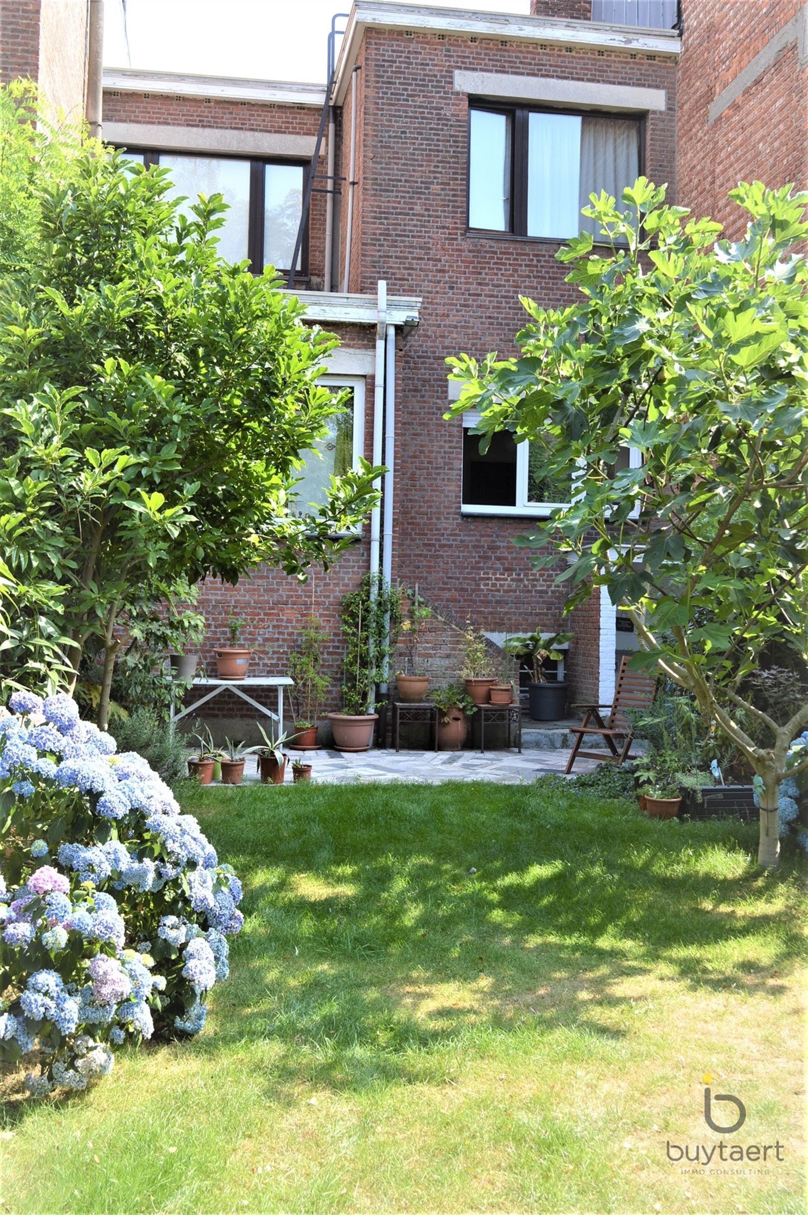 Karaktervolle art deco woning met vier slaapkamers en tuin midden in het welgekende "Pullhof" te Berchem. foto 23