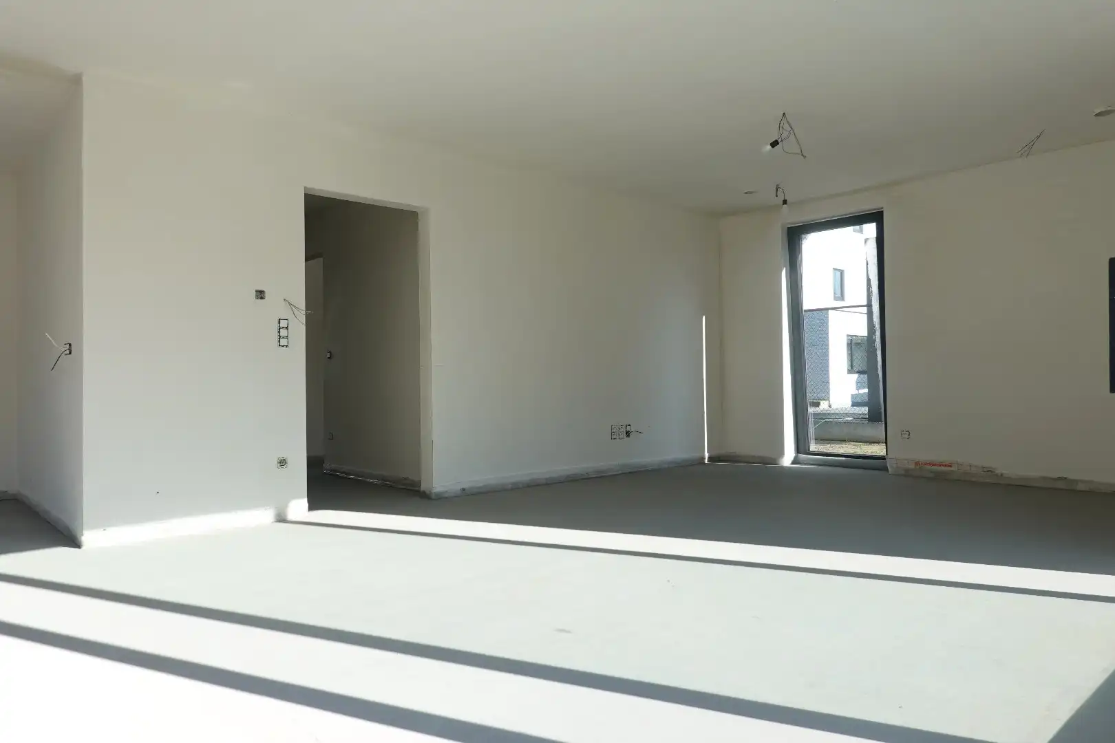Nieuwbouwwoning met 4 slaapkamers op een uitstekende ligging in centrum Jabbeke foto 3