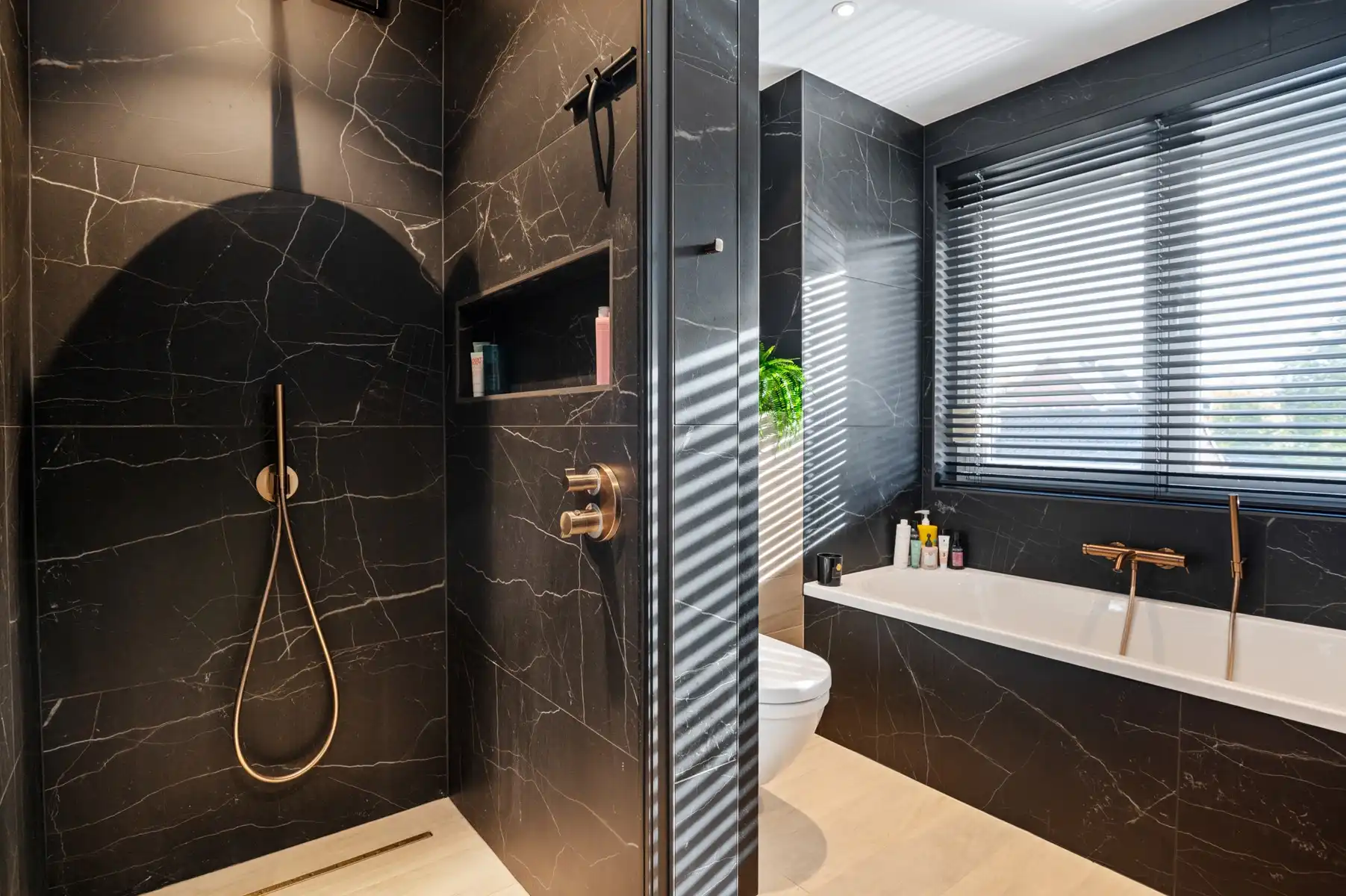 Ruime woning op toplocatie foto 24