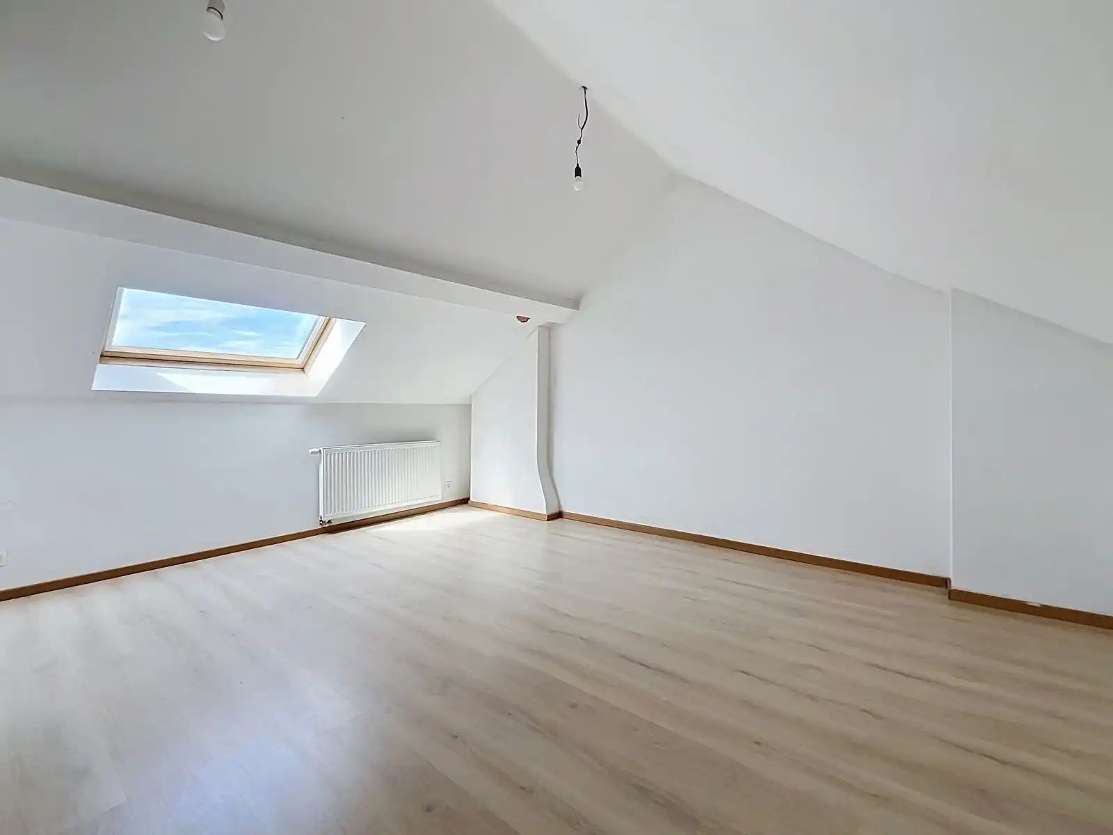 Rijwoning op een goede locatie met 3 slpks  foto 17