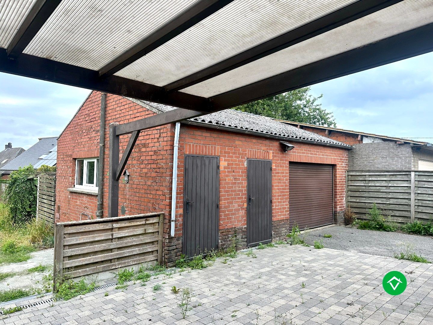 Alleenstaande woning met bakstenen garage en ruime tuin in Ichtegem foto 20