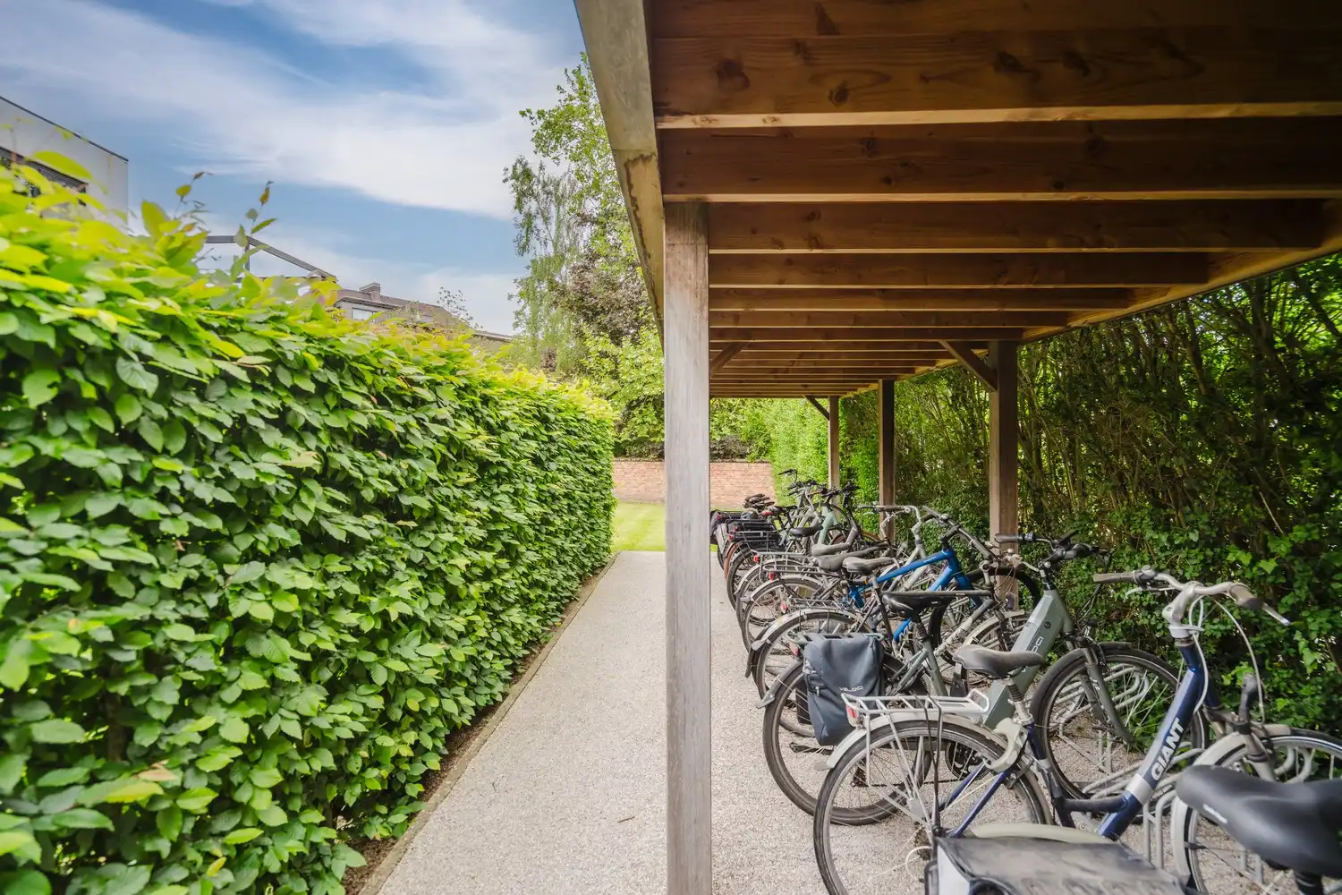 LOFT MET ZWEMBAD EN PRIVATE TUIN foto 20